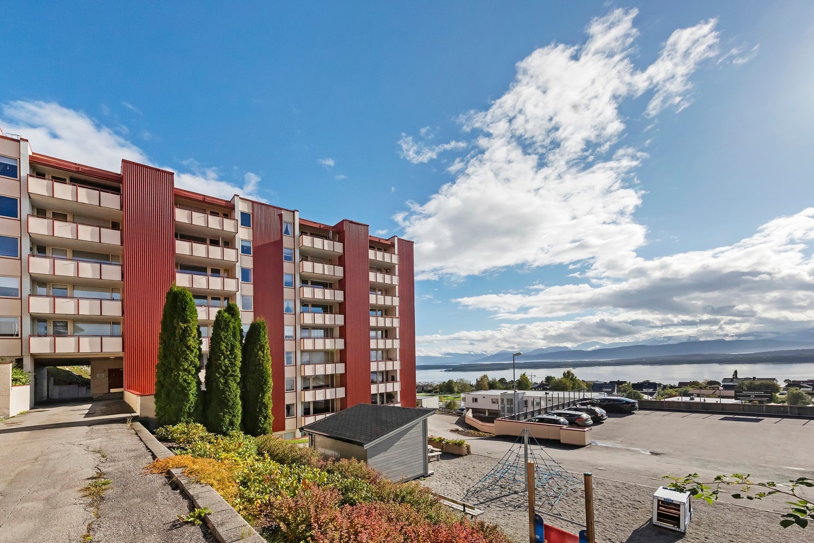 Leiligheten har parkeringsplass i garasjeanlegg Galleribilde