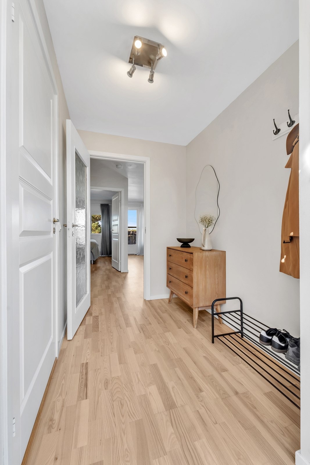 Leiligheten har en god planløsning hvor det naturlige lyset skinner gjennom hele boligen. Galleribilde