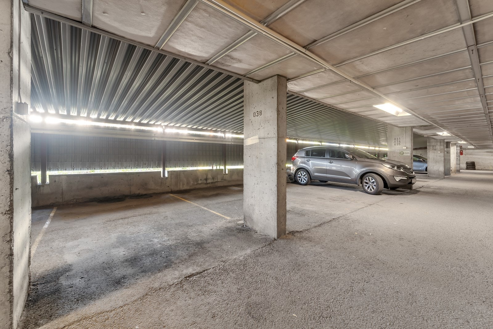 Med leiligheten følger det en garasjeplass, merket nr. 038. Galleribilde