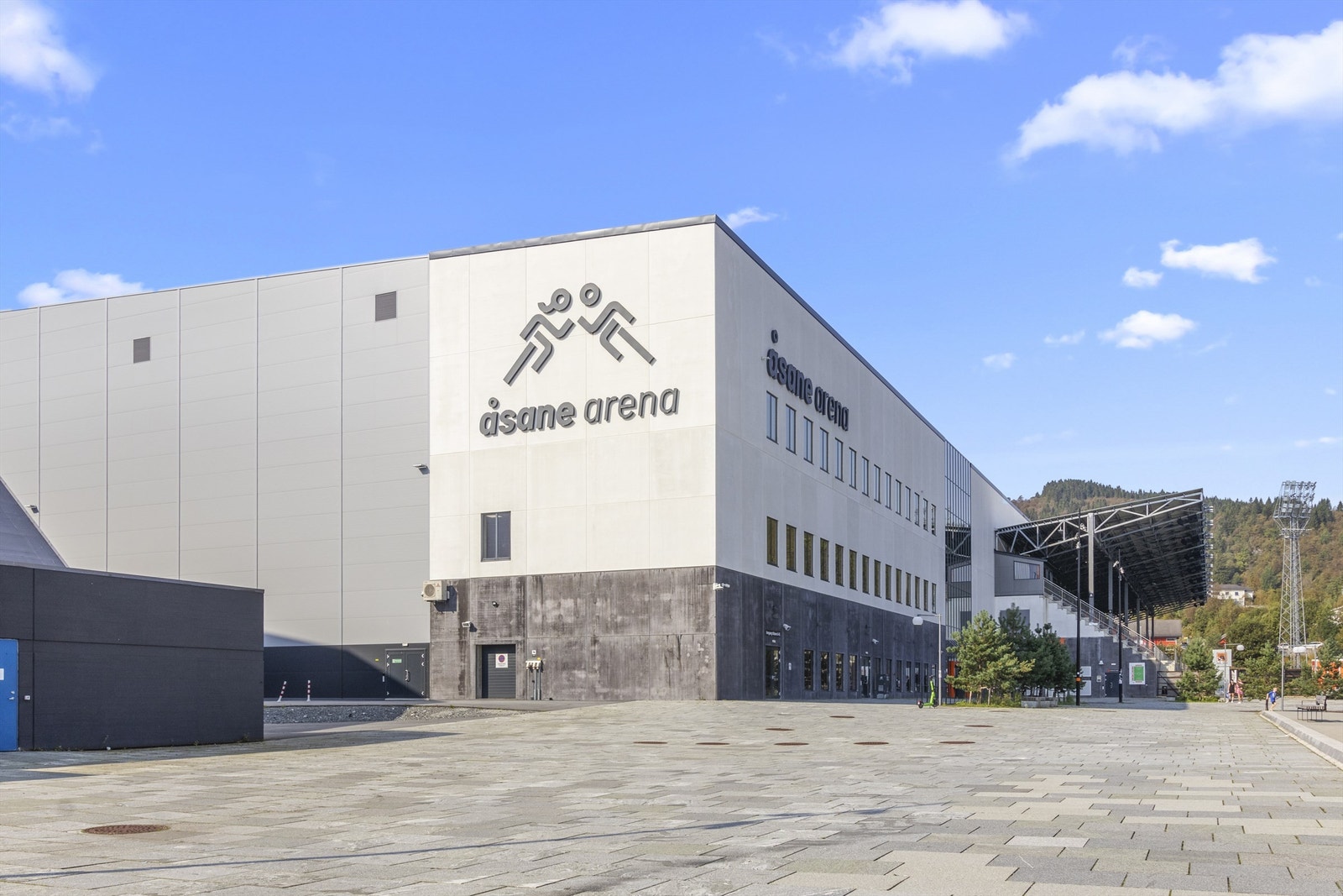 Åsane Arena med et mangfold av aktiviteter og fritidstilbud for både store og små. Galleribilde