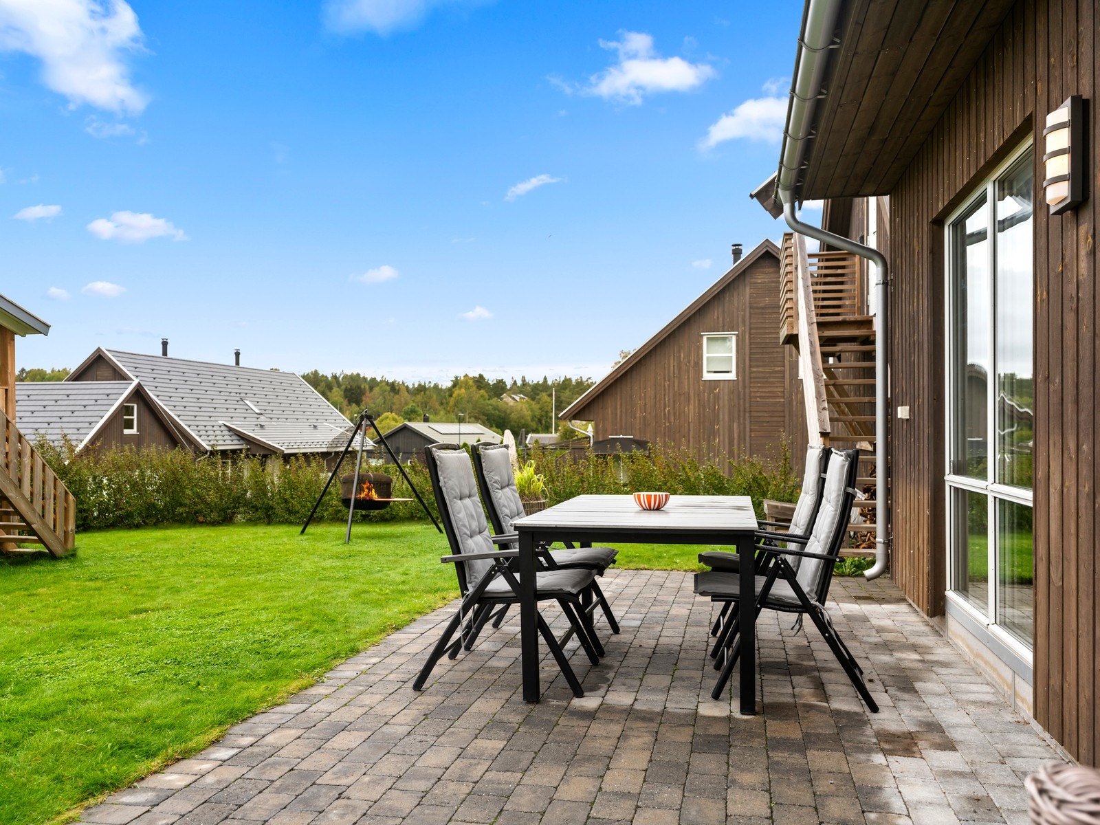 Fra stuen er det utgang til markterrasse på ca 23m2. Galleribilde