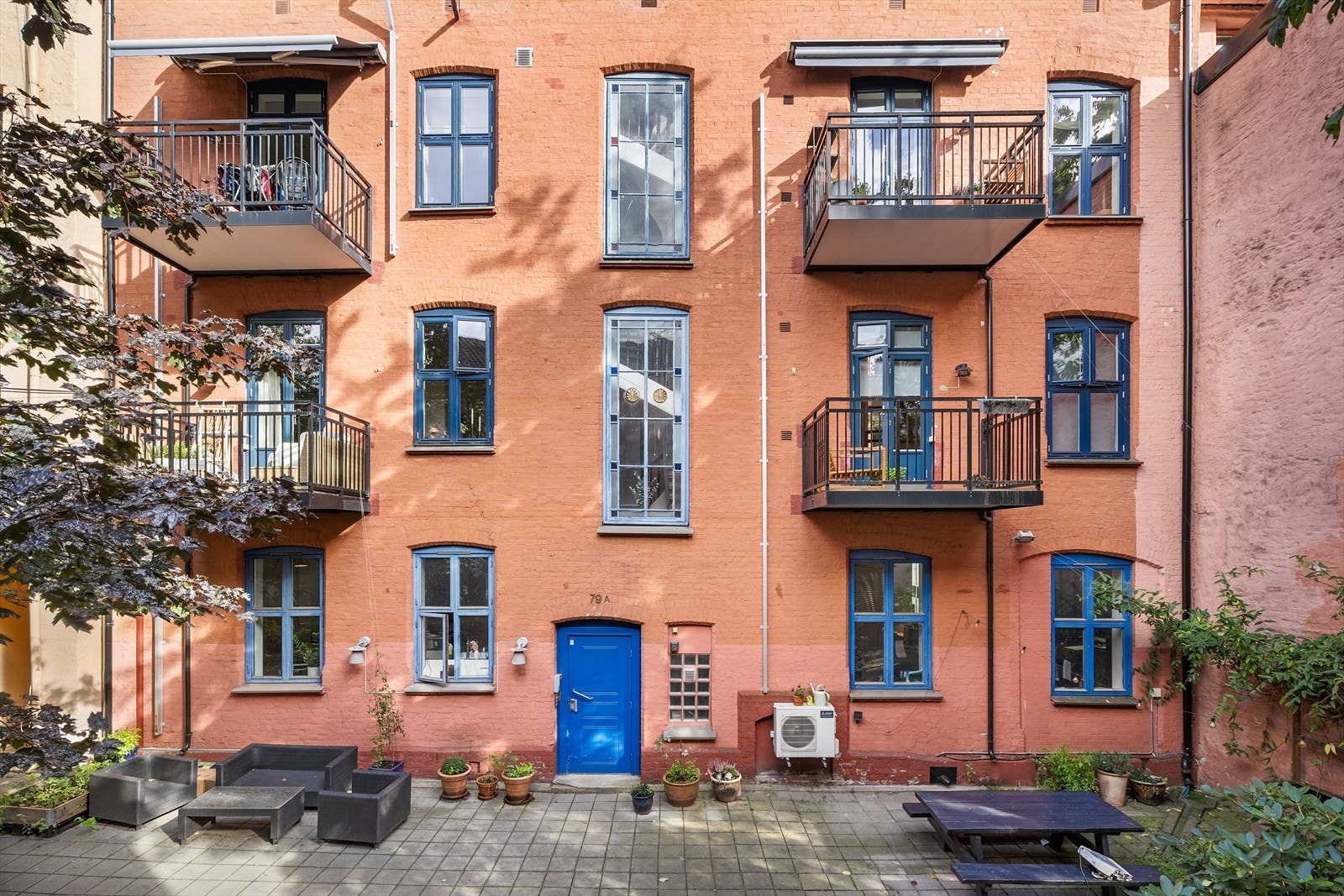 Leiligheten ligger fint til i blokkens 3. etg klassisk bygård fra 1800-tallet. Galleribilde