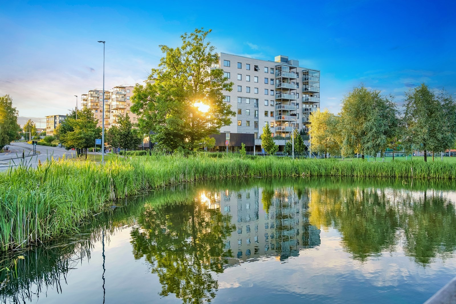 Hasle Torg nærsenter ligger en kort spasertur unna. Her finner du bla SATS, Coop Mega, Vinmonopol, Baker Hansen og nabolagsbaren LUN Galleribilde