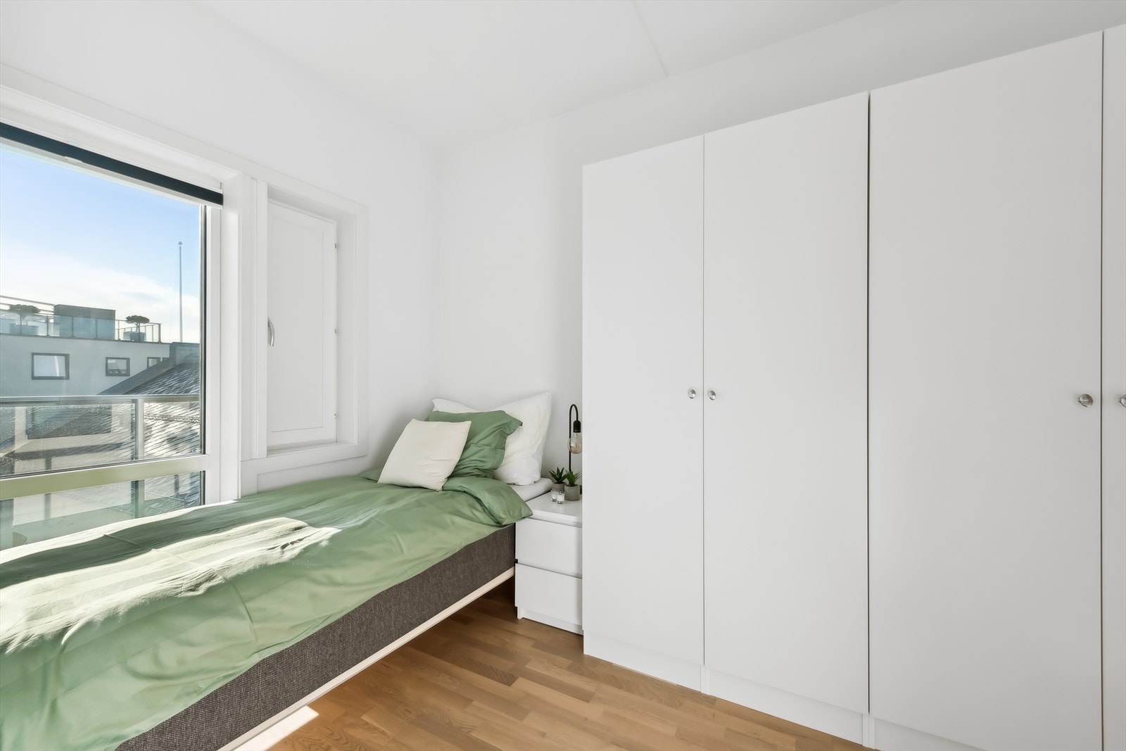 Soverom nr. 2 har direkte adkomst til bod. Galleribilde