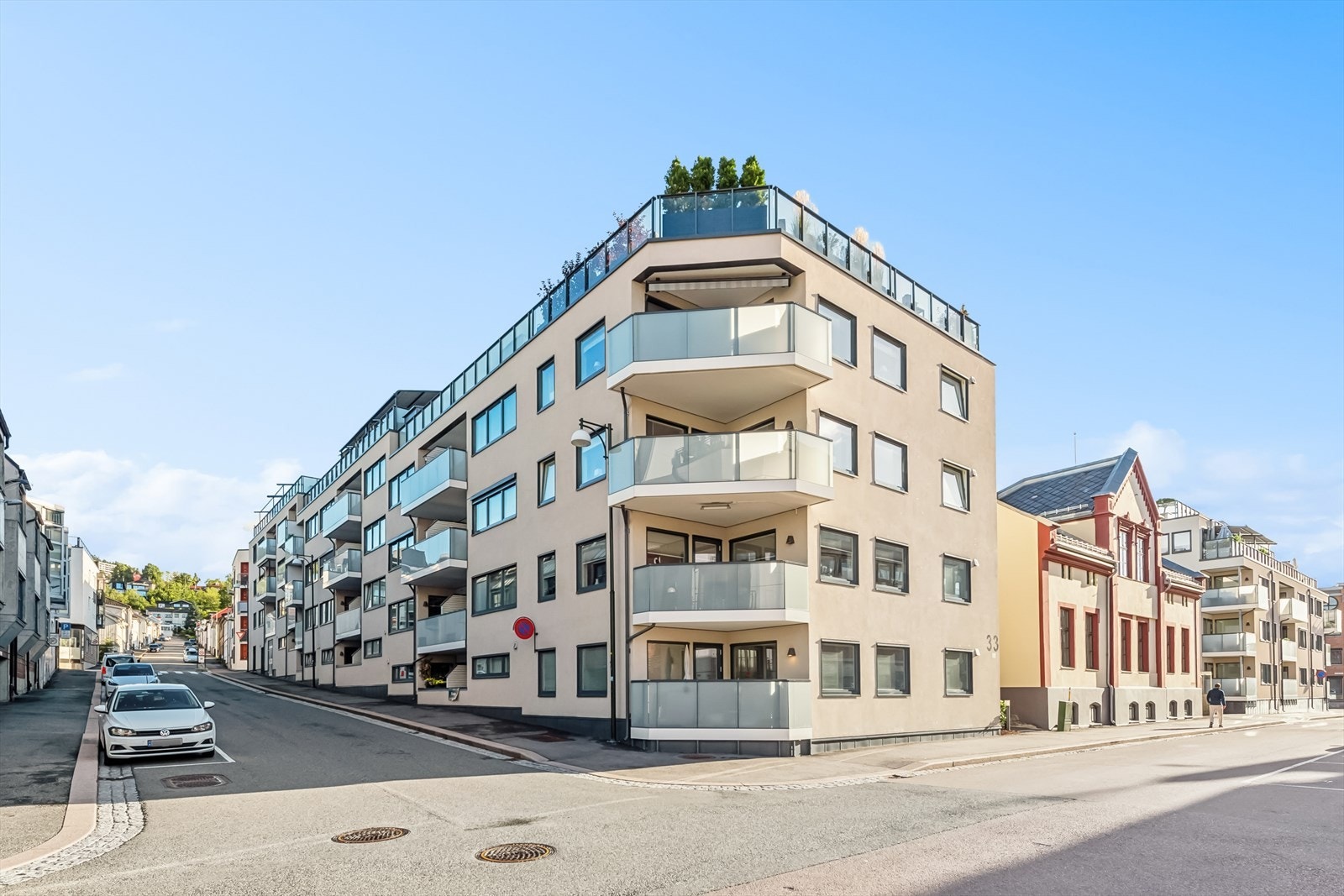 En 3-roms andelsleilighet beliggende byggets 4.etasje, oppført i 2017. Garasjeplass i kjelleren. Galleribilde