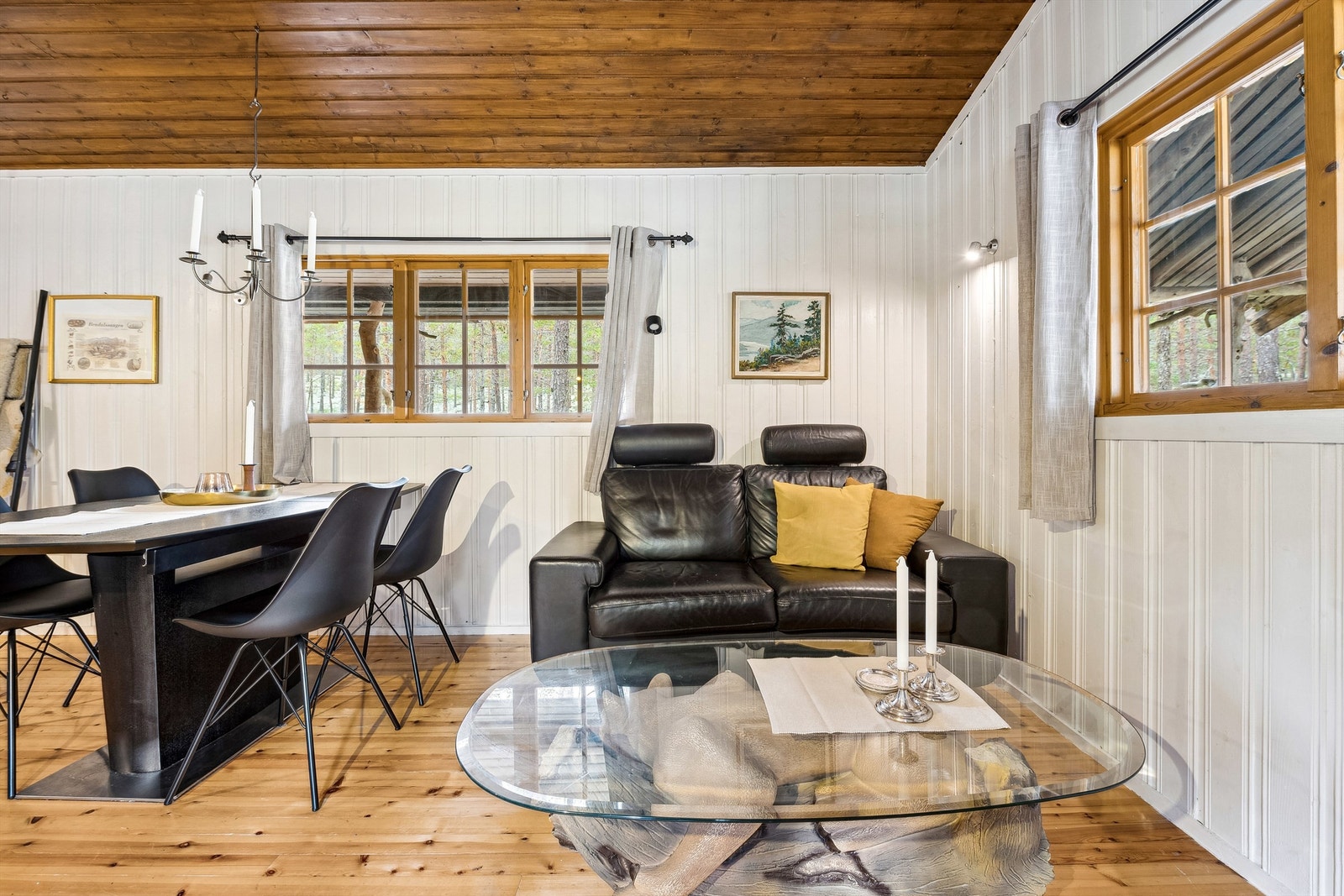 Her kan du slenge beina i sofaen og nyte kveldene alene eller sammen med andre. Galleribilde