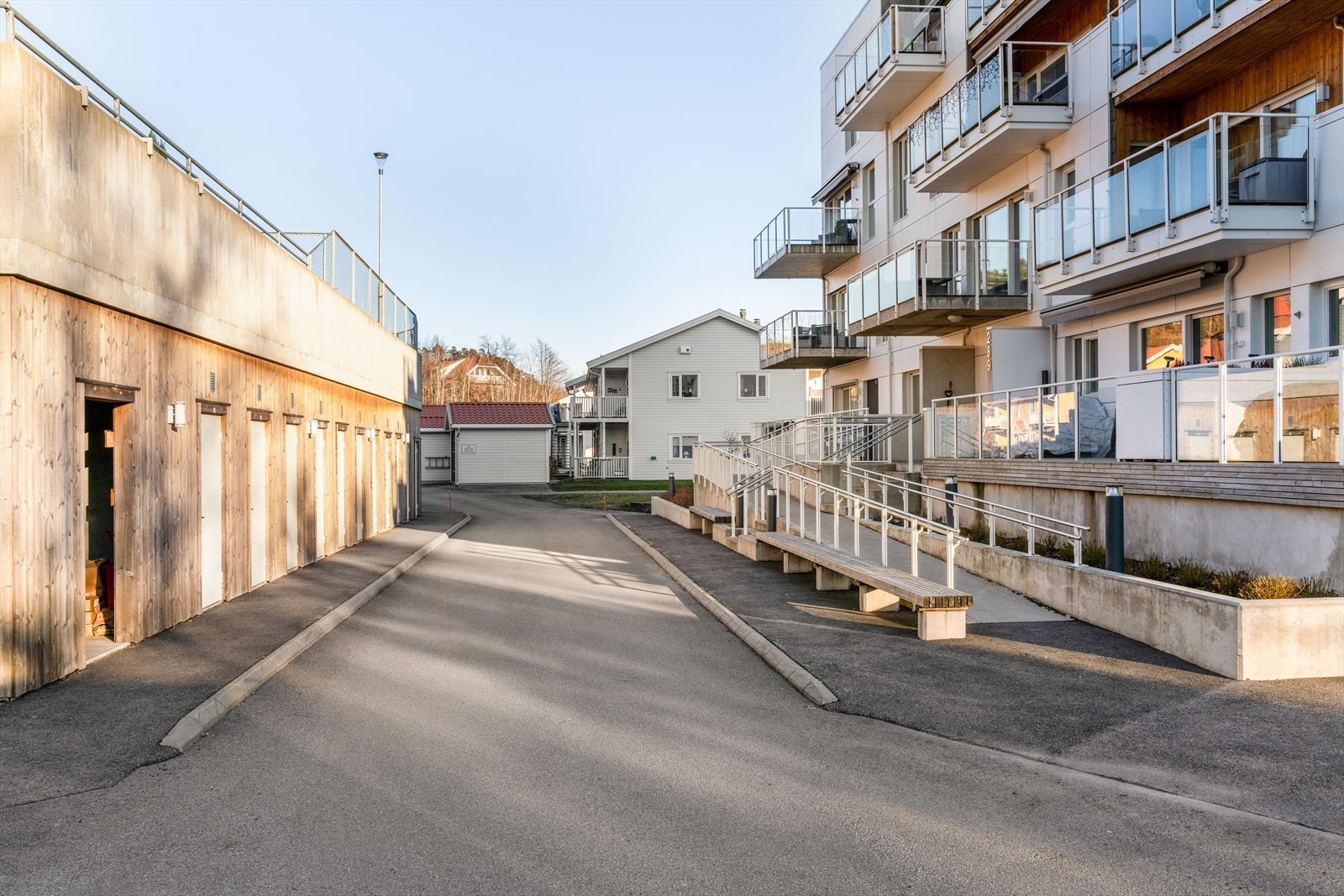 Borettslaget har også gjesteparkering samt felles utvendig bod anlegg. Galleribilde