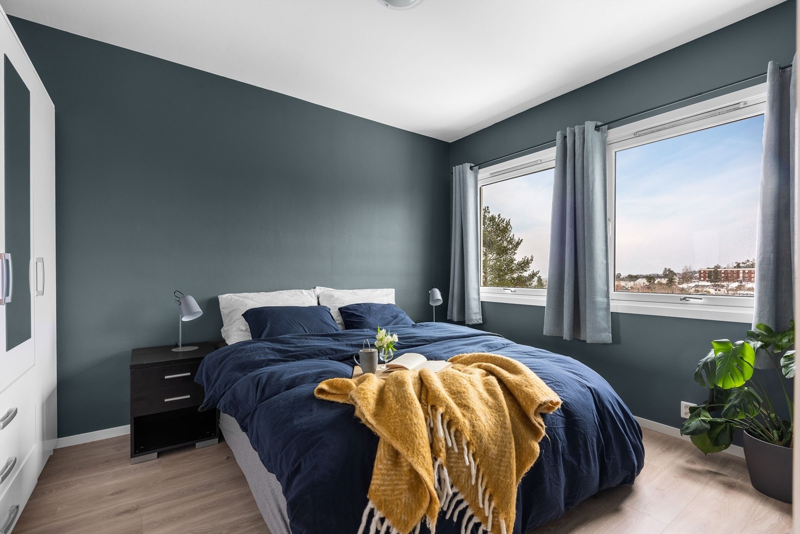 I leiligheten er det 2 romslige soverom. Galleribilde