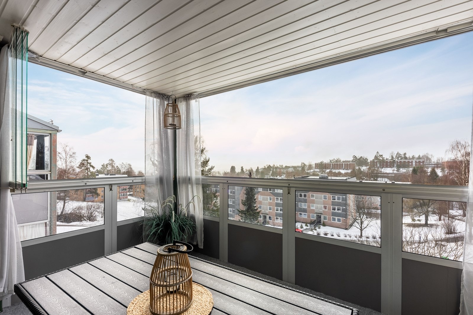 Fra leiligheten er det flott utsikt mot sør. Galleribilde