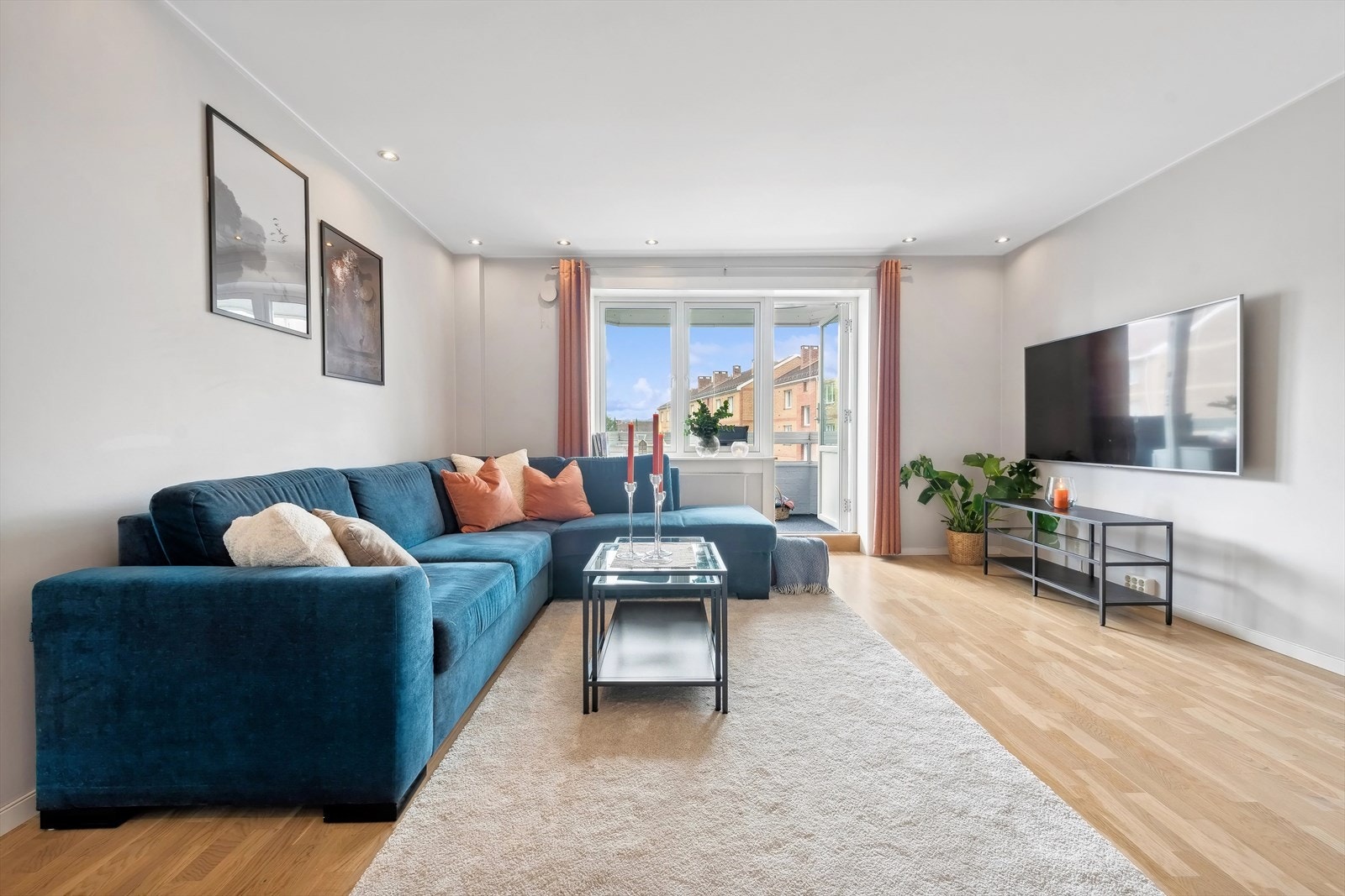 Lokalmegler Hassan Rehman ønsker deg velkommen til en innflyttingsklar 3-roms leilighet på Kalbakken. Galleribilde