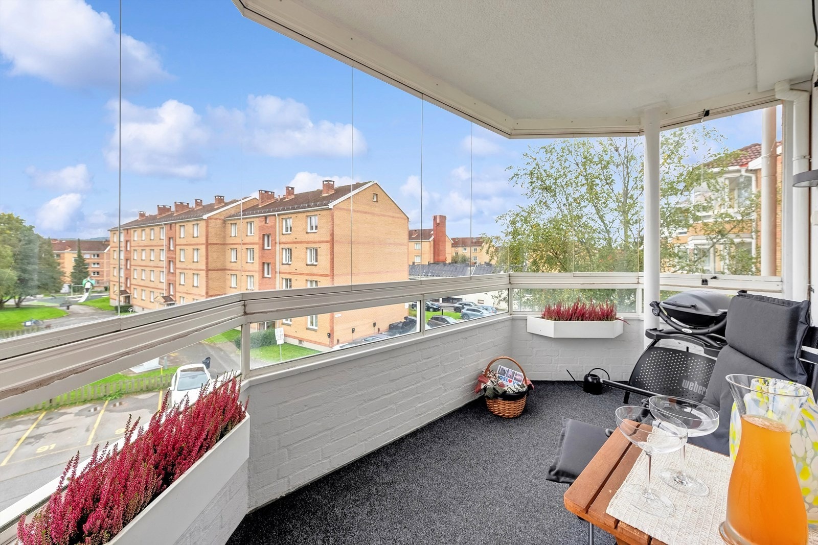 Den stemningsfulle balkongen er en forlengelse av stuen om sommeren. Galleribilde