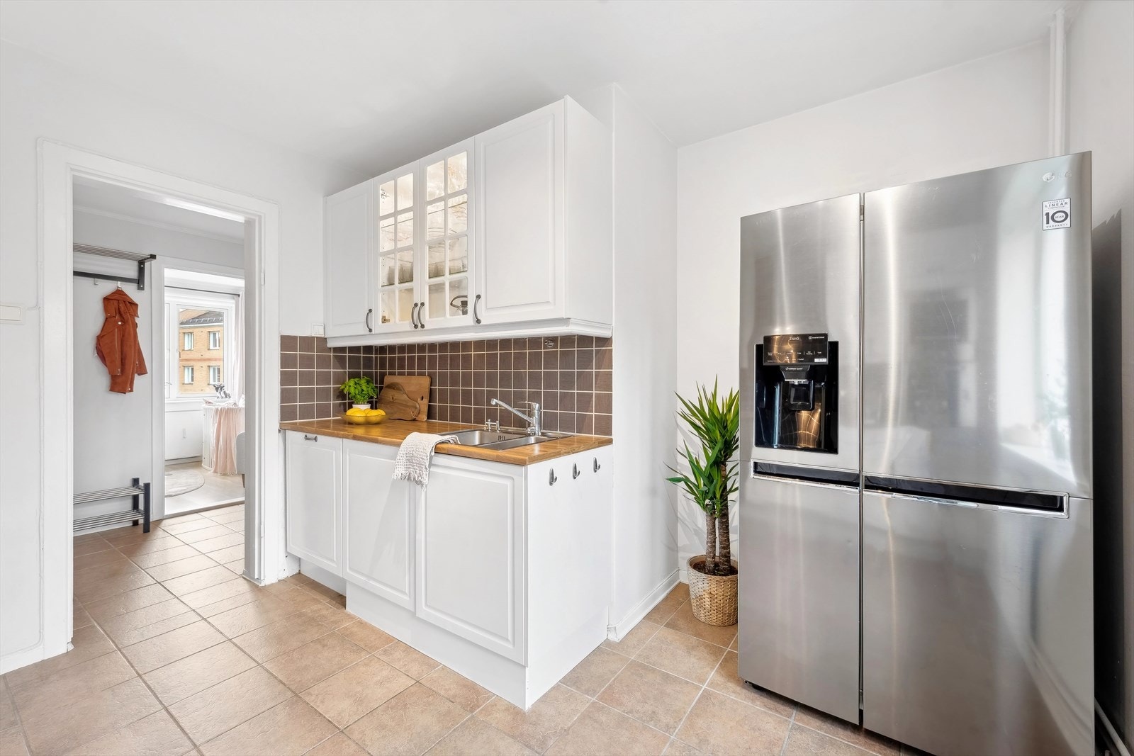 Integrerte hvitevarer medfølger leiligheten ved salg. Galleribilde