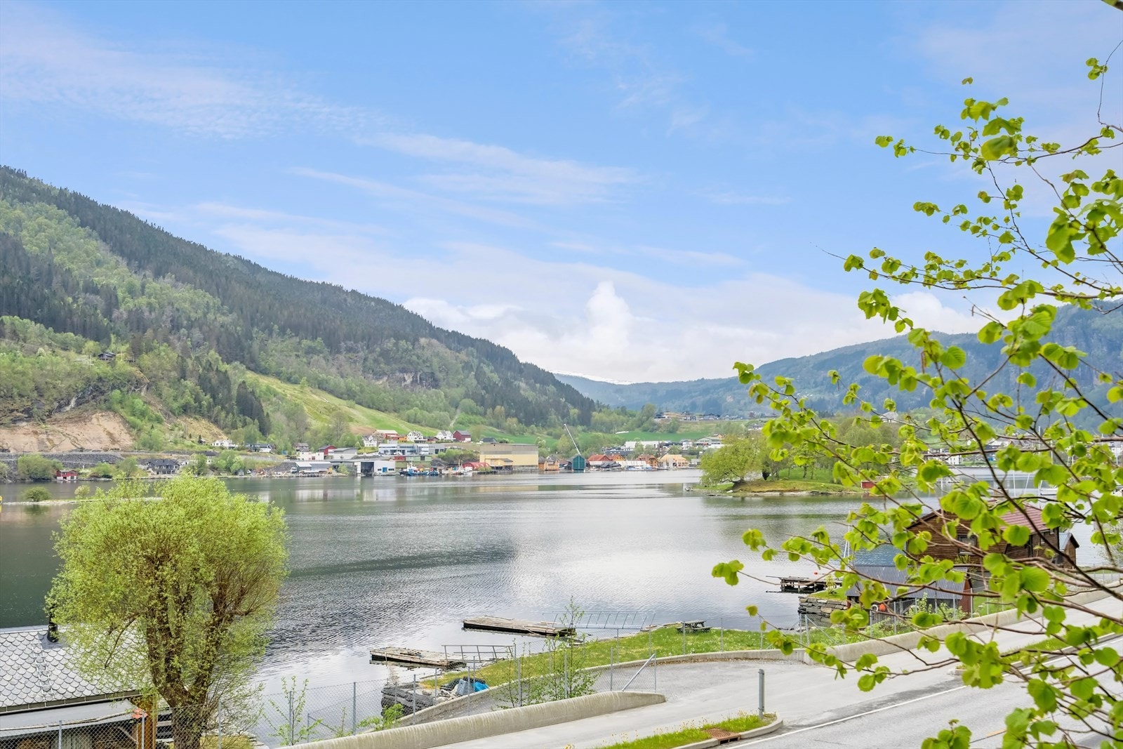 Vakker utsikt mot innseilingen til Norheimsund fra boligen Galleribilde