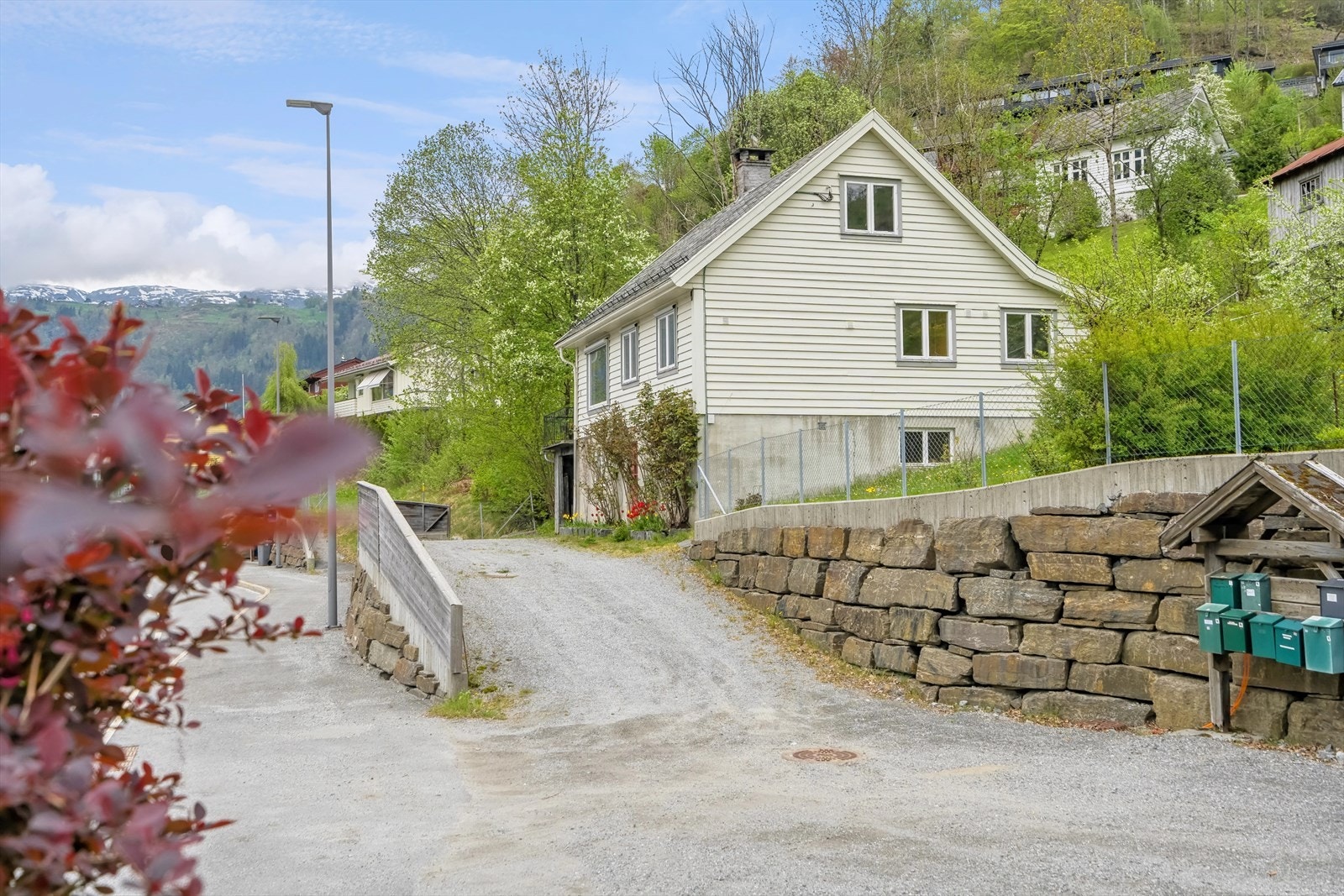 Eiendomsmegler Vest v/Sturla Nødtvedt har gleden av å presentere Hardangerfjordvegen 160! Galleribilde