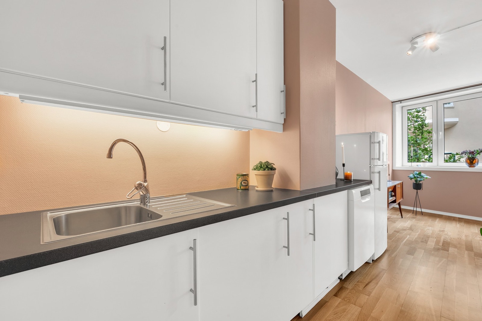 Kjøkkenets overflater og innredning har fått TG1 fra takstmann. Galleribilde