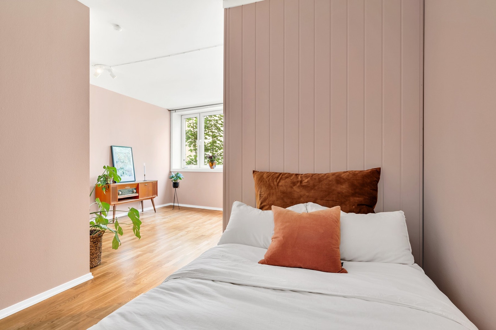 Lettvegg som gir en flott avdeling skille fra resten av stuen. Galleribilde