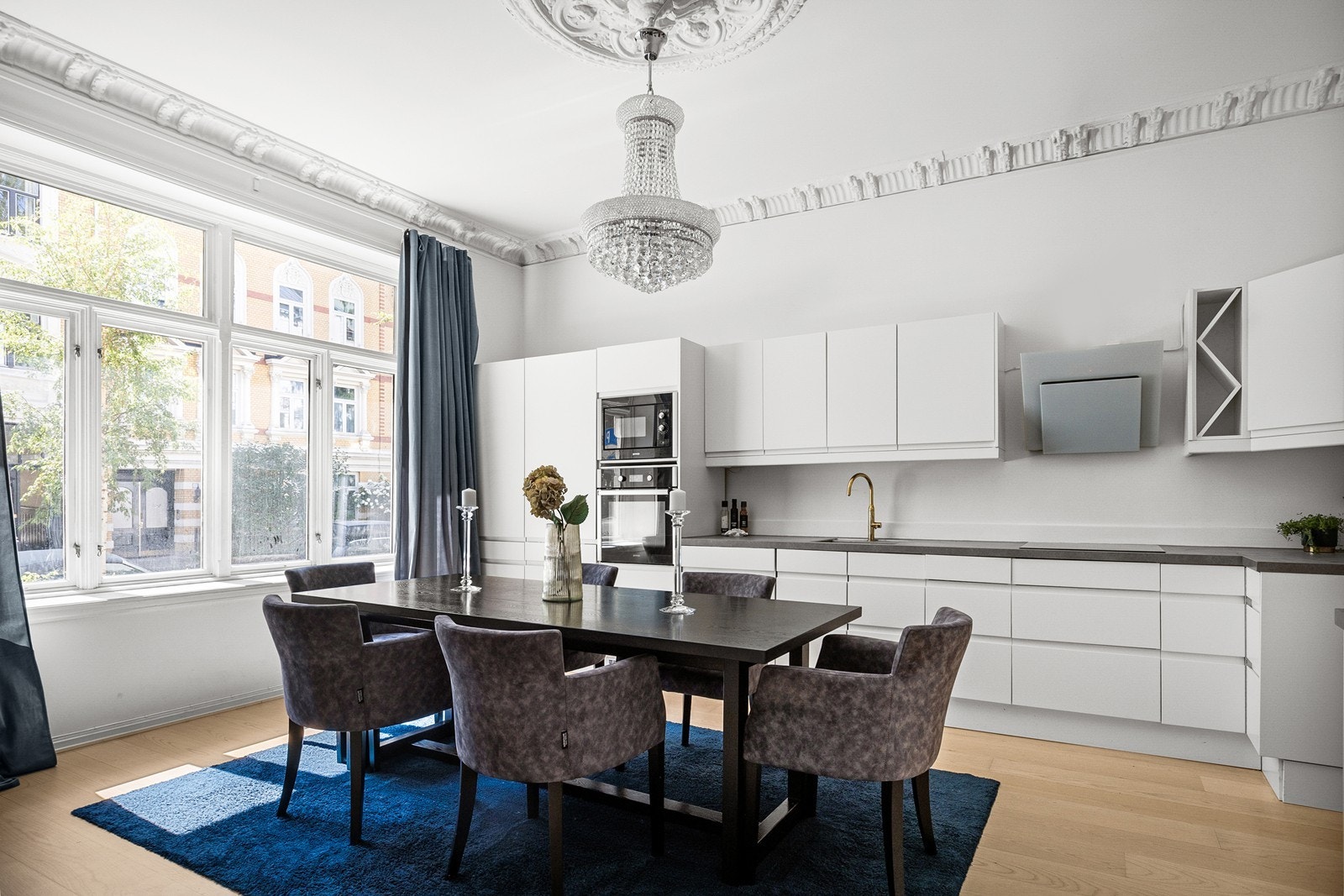 Meget god spiseplass i tilknytning til kjøkkenet Galleribilde