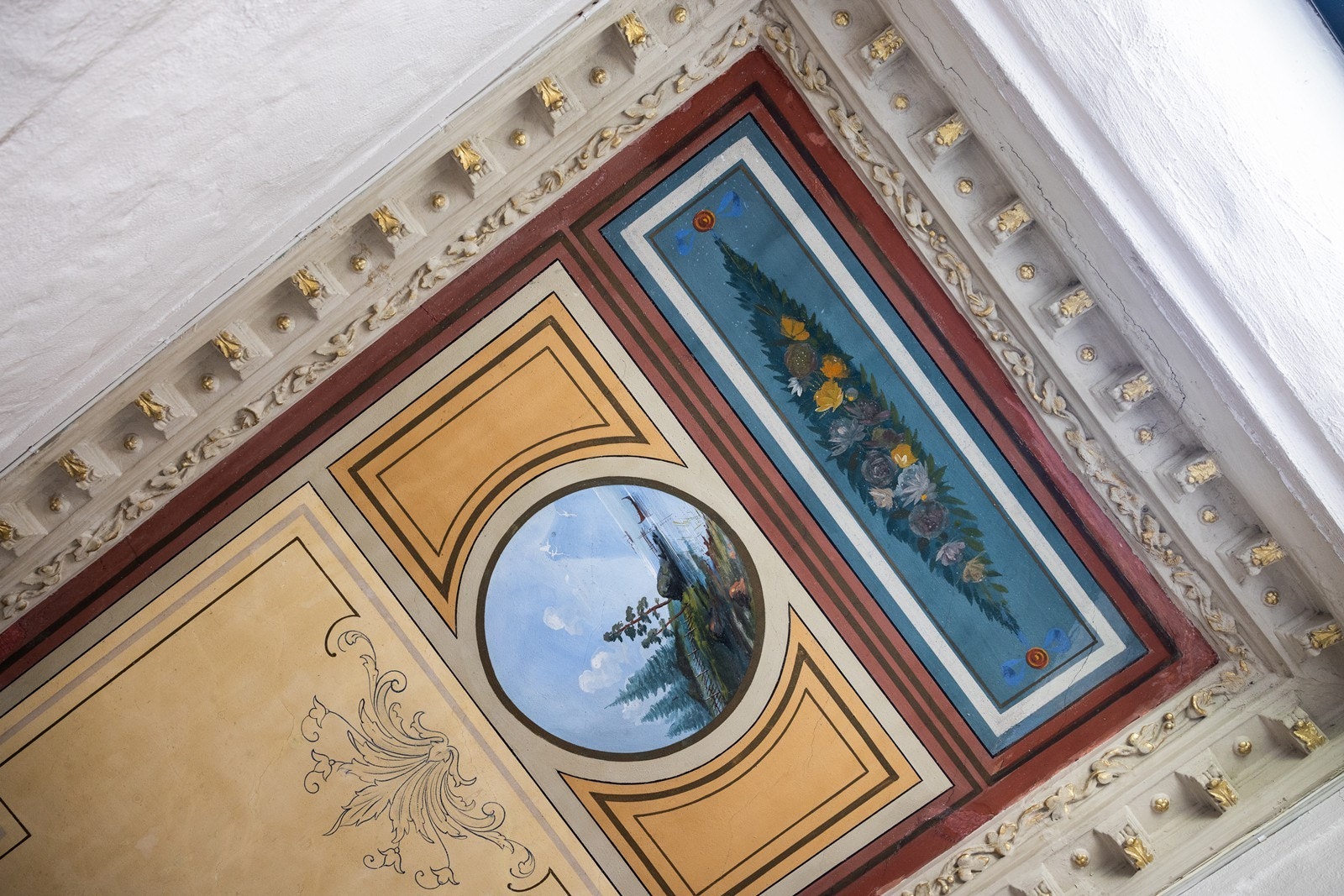 Detaljbilde fra taket i trappeoppgangen Galleribilde