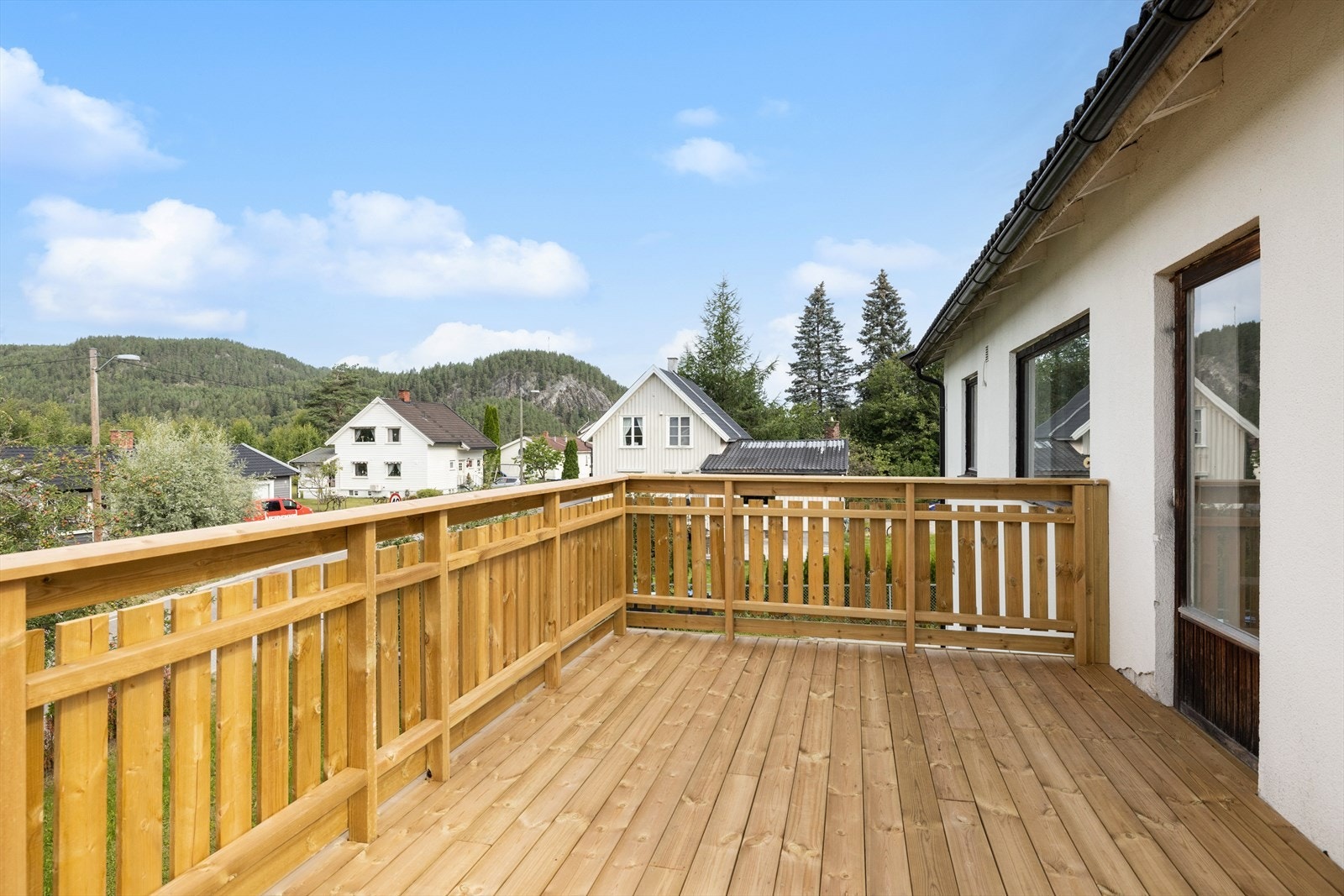 Hyggelig terrasse med gode solforhold. Galleribilde