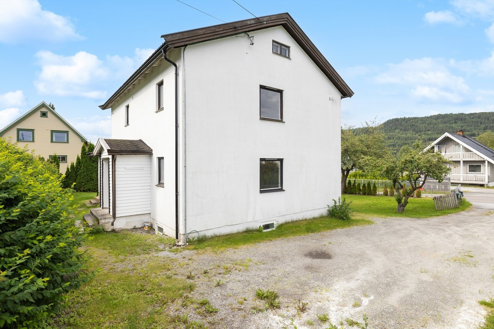 Tomannsbolig fra 1955 beliggene på Skogen. Galleribilde