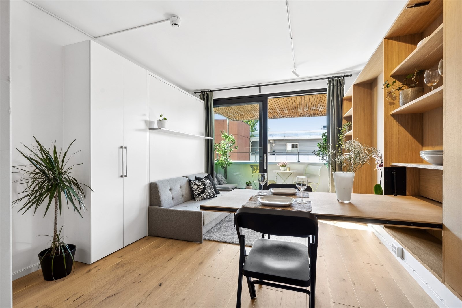 Spisegruppe med plass til 4 Galleribilde