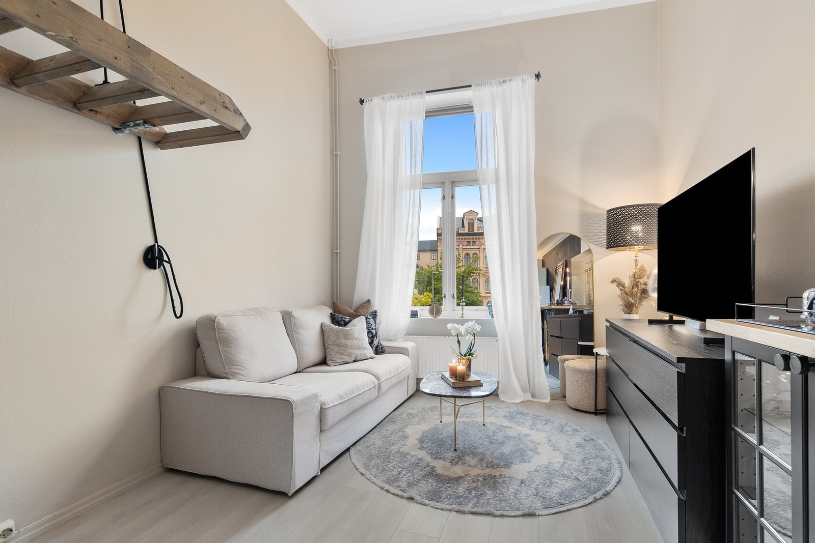 Velkommen til Strømsø Torg 5C! En lys og hyggelig 1-roms andelsleilighet med praktisk planløsning og effektiv arealutnyttelse Galleribilde