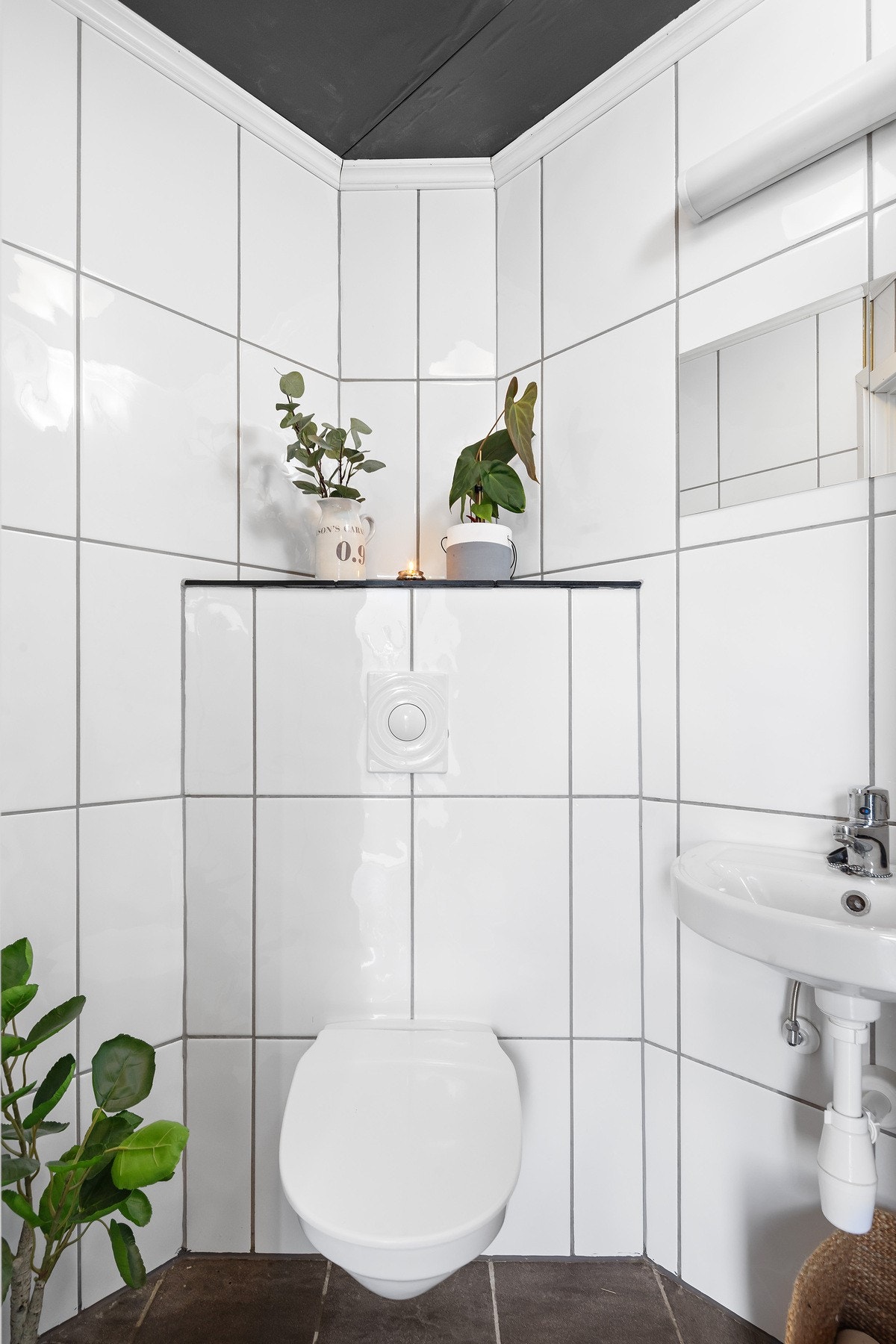 Tillegg til 2 baderom har boligen et toalettrom i 1.etasje. Galleribilde