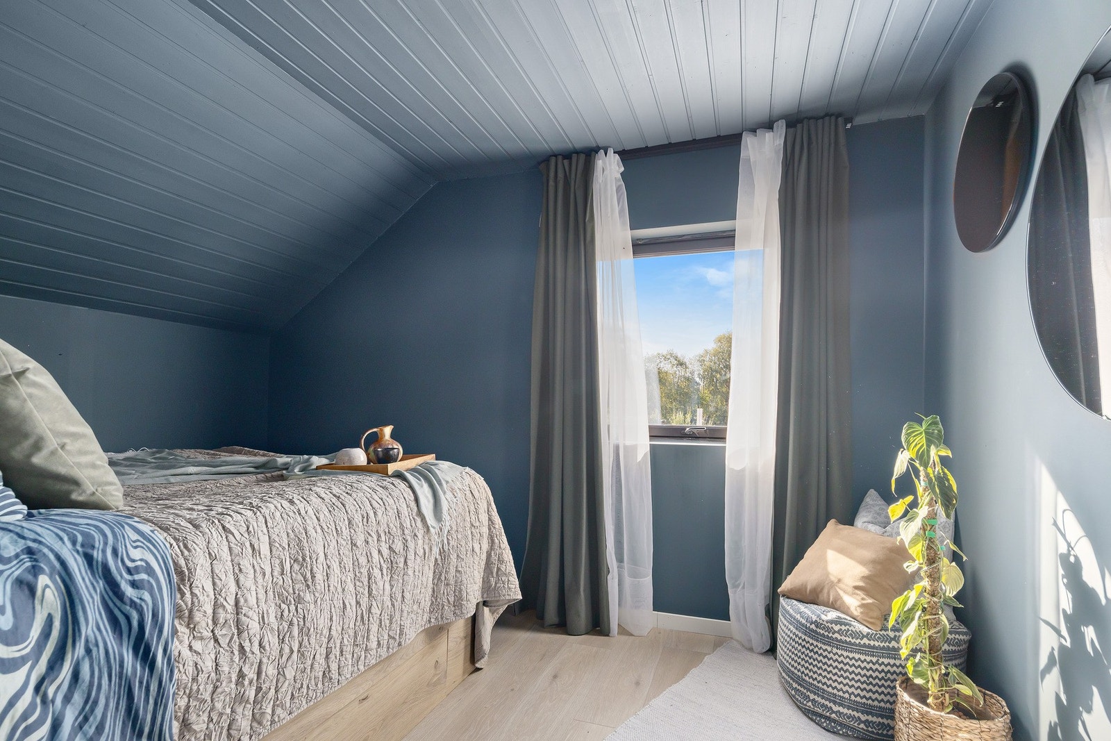 Alle soverommene er malt i moderne fargetoner. Galleribilde