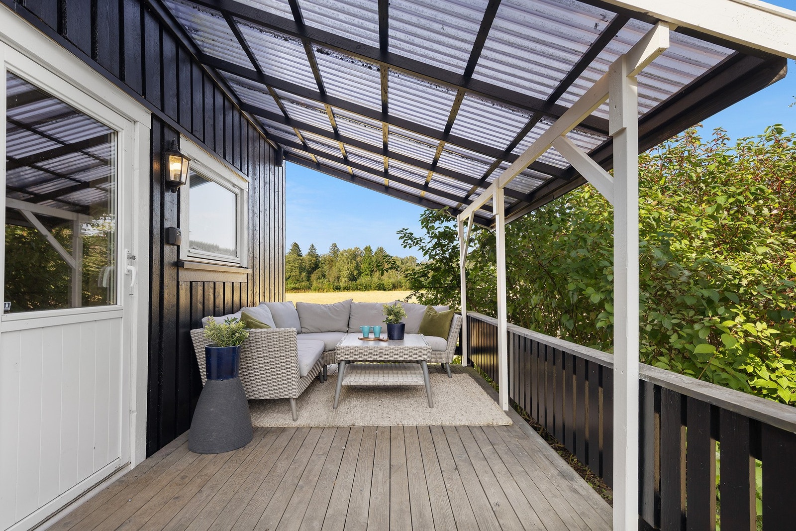 Egen uteplass, skje Galleribilde