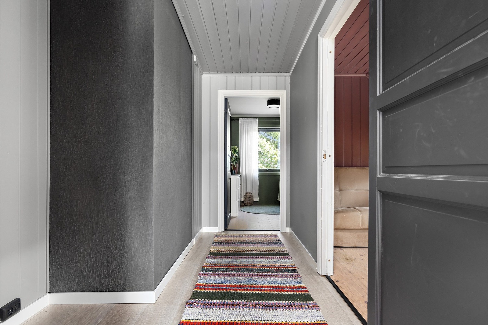 Boligen har en fin planløsning hvor alle 4 soverom ligger i 2.etasje. Galleribilde