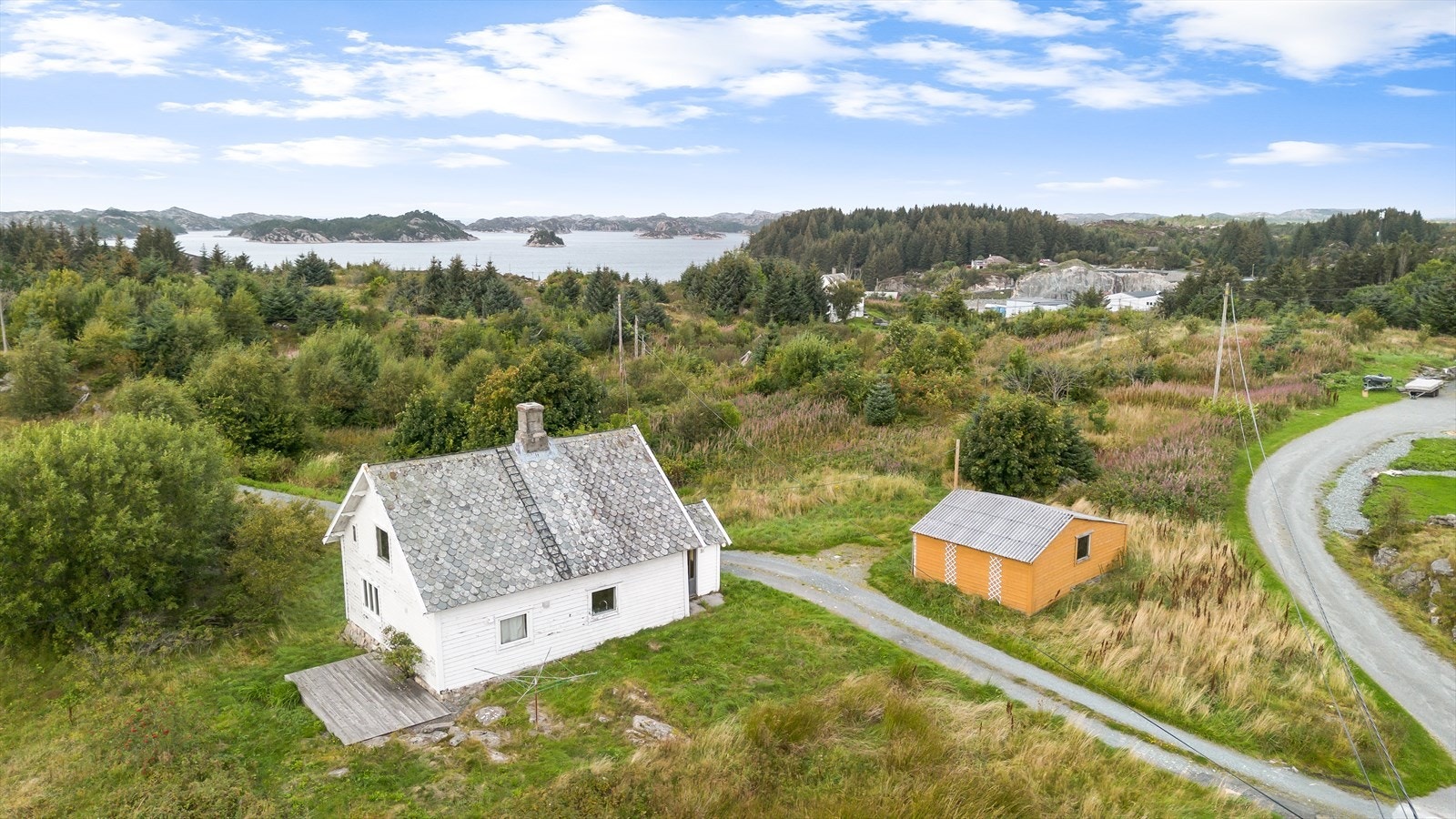 Bolighus og garasje Galleribilde