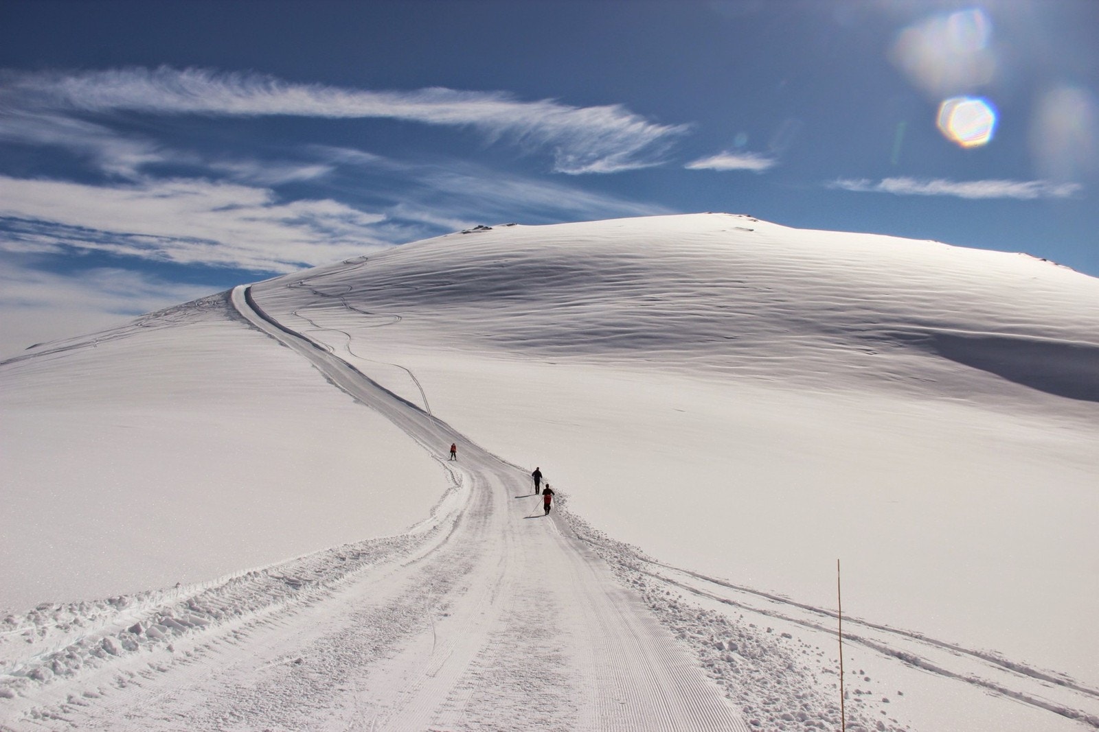 Det vert trakka nydelege løyper til fleire toppar i nærområdet Galleribilde
