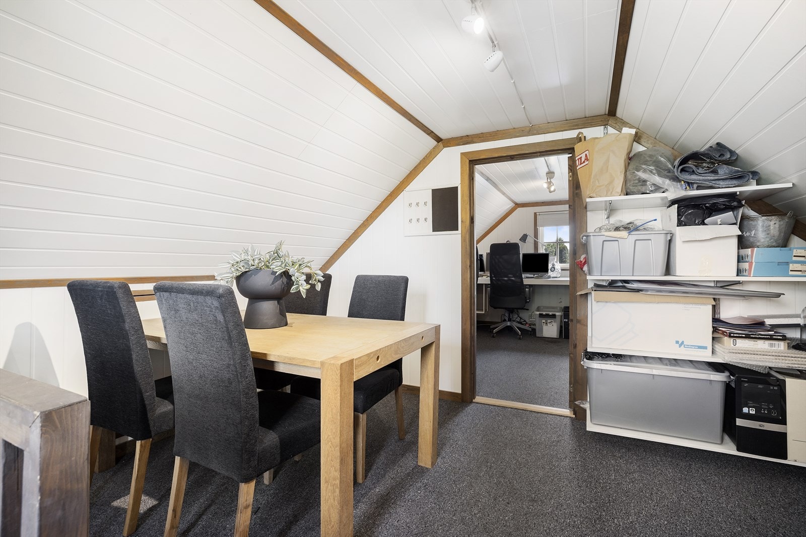 Innredet loft over garasje Galleribilde