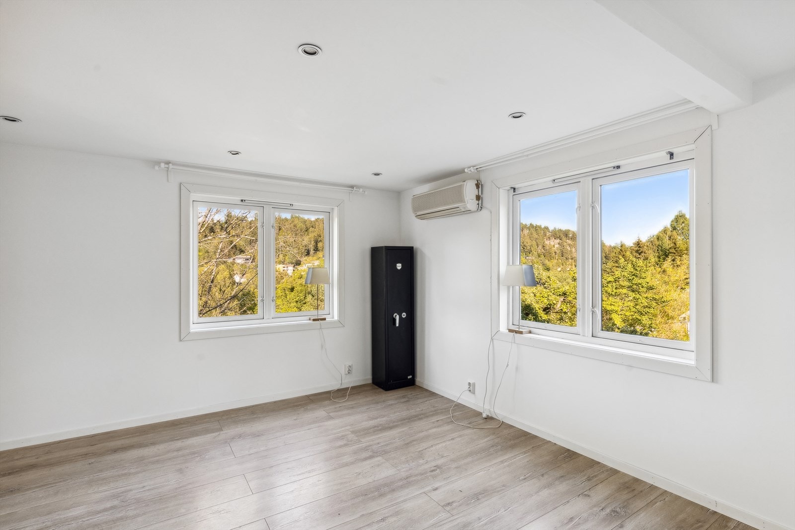 God plass til sofaseksjon og øvrig møblement. Galleribilde