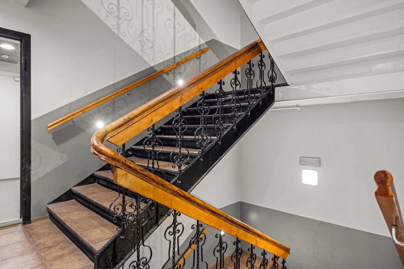 Leiligheten ligger i byggets 2. etasje (heisadkomst). Galleribilde