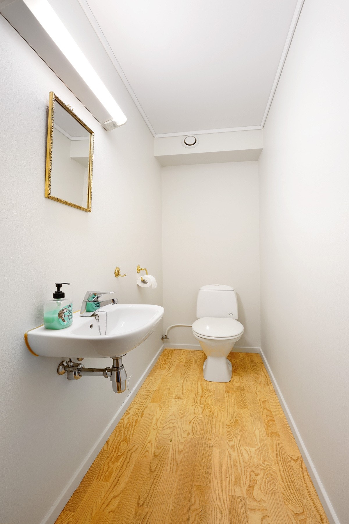 I tillegg til wc på bad er det et separat gjestetoalett Galleribilde