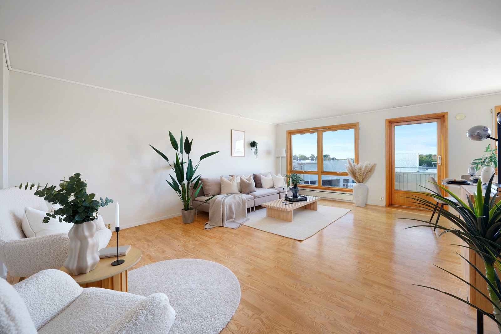 Vegger og tak er nymalt Galleribilde