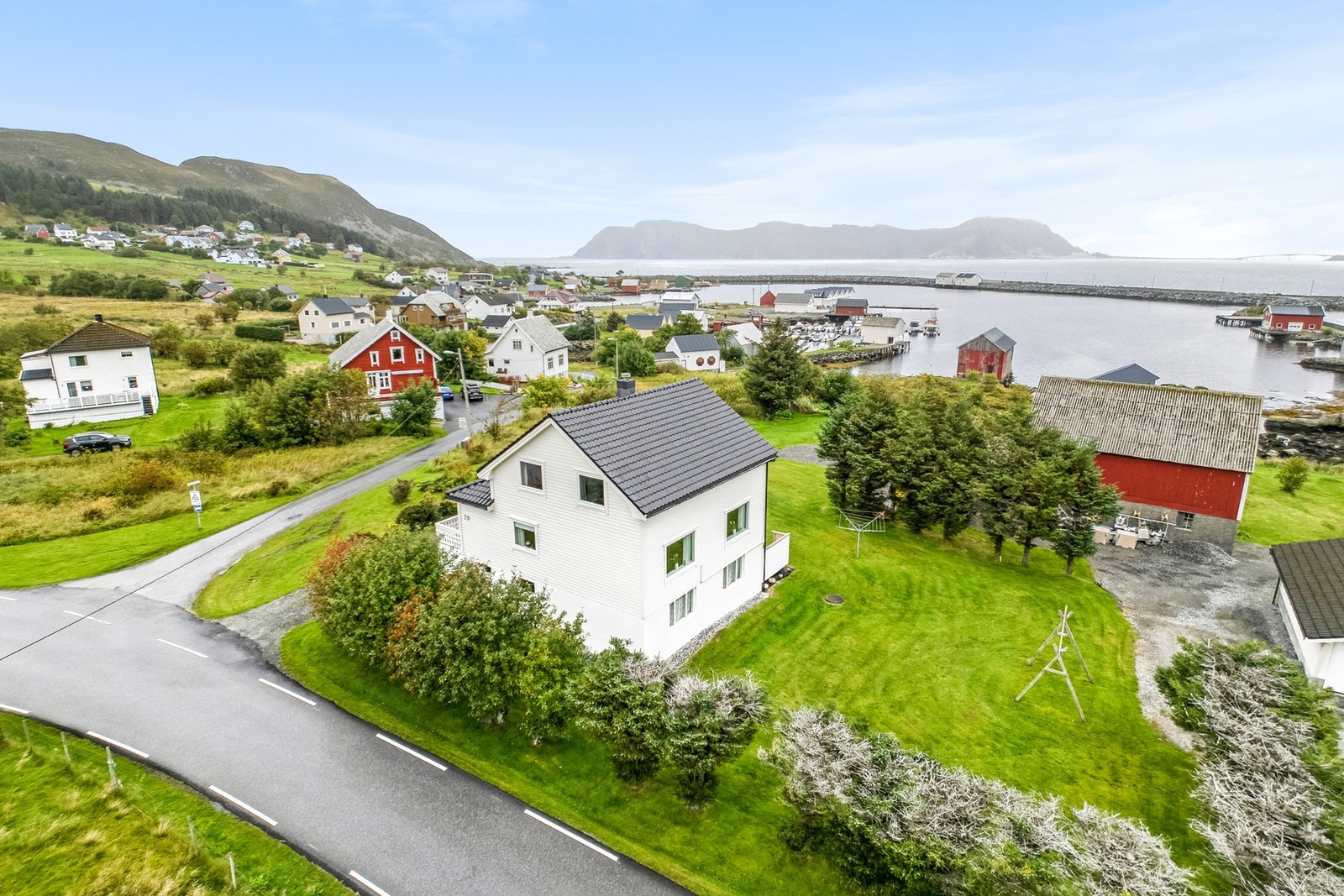 EiendomsMegler 1 v/ Gabrielle Moen Remøy har gleden av å presentere Landsvegen 20! Galleribilde