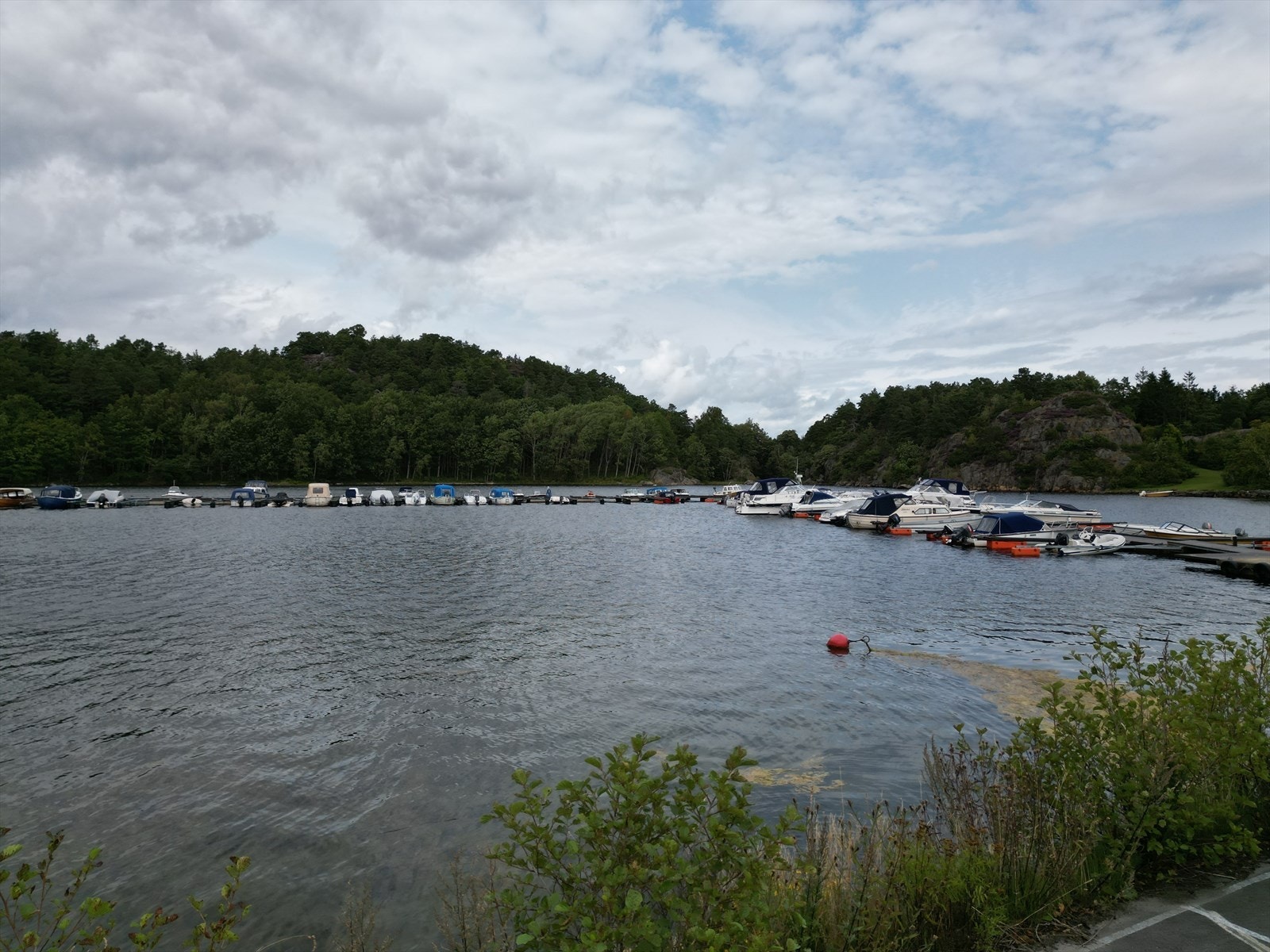 Bryggeplasser i Sandum vel bryggeforening - Det tas forbehold om ledig plass. Galleribilde