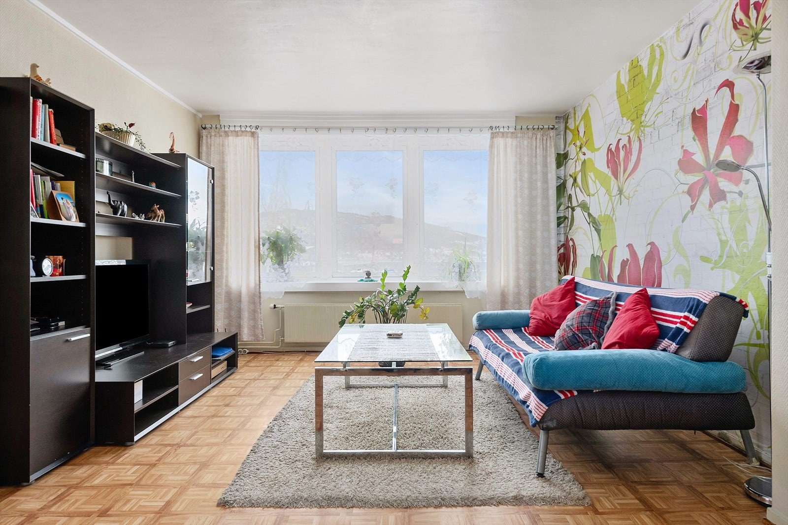 Leiligheten ligger fint til i 3. etasje med gode utsiktsforhold. Galleribilde