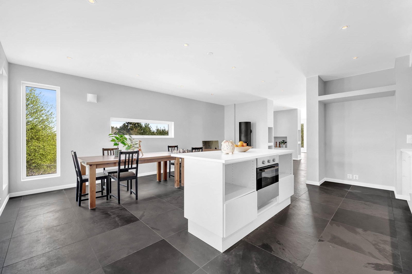 Integrert komfyr i kjøkkenøy. Galleribilde