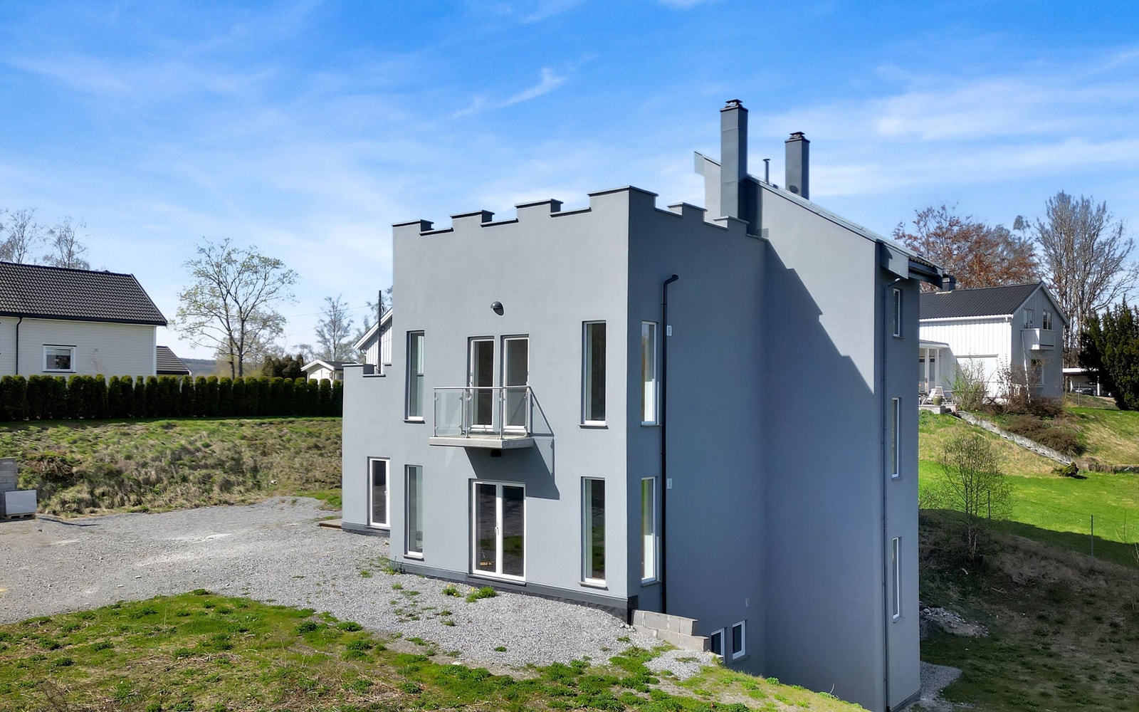 Moderne bolig med muligheter for å bli en perfekt familiebolig. Galleribilde