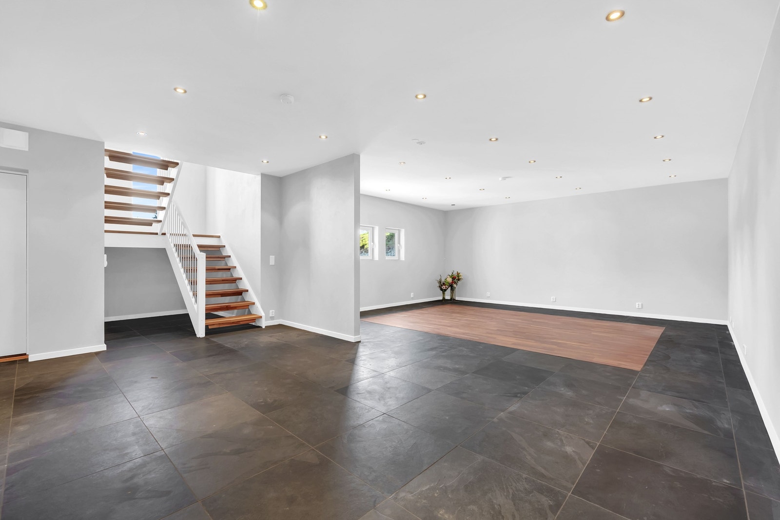 Underetasje/kjeller Galleribilde