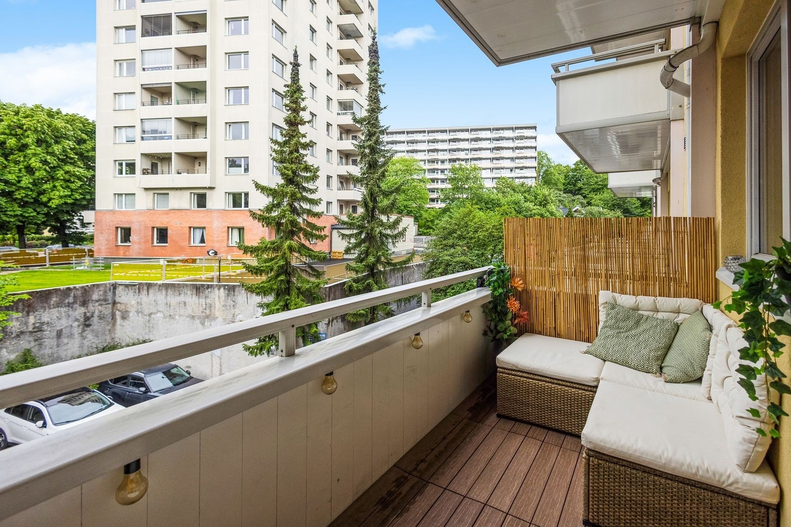 Vestvendt balkong med gode solforhold. Galleribilde