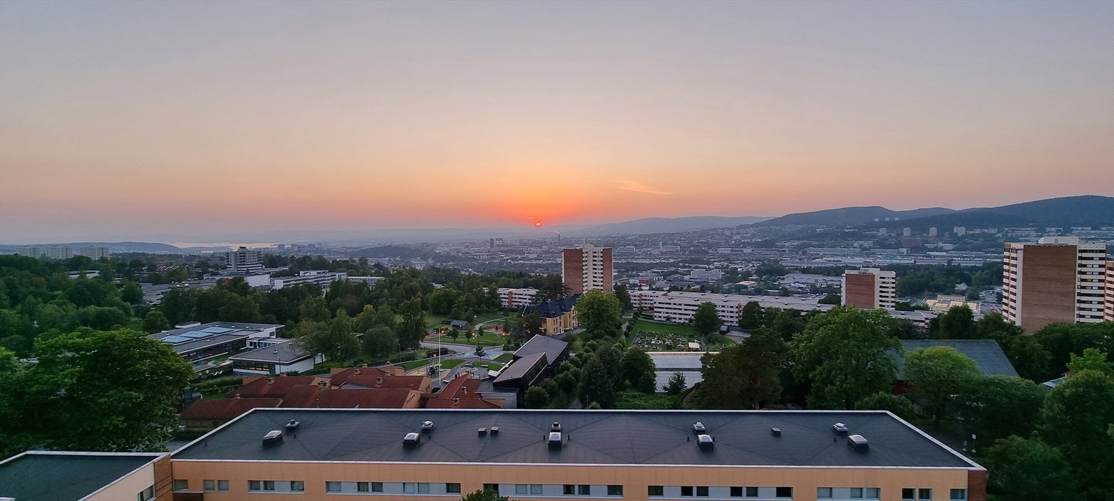 Solnedgang. Bilde tatt av selger. Galleribilde