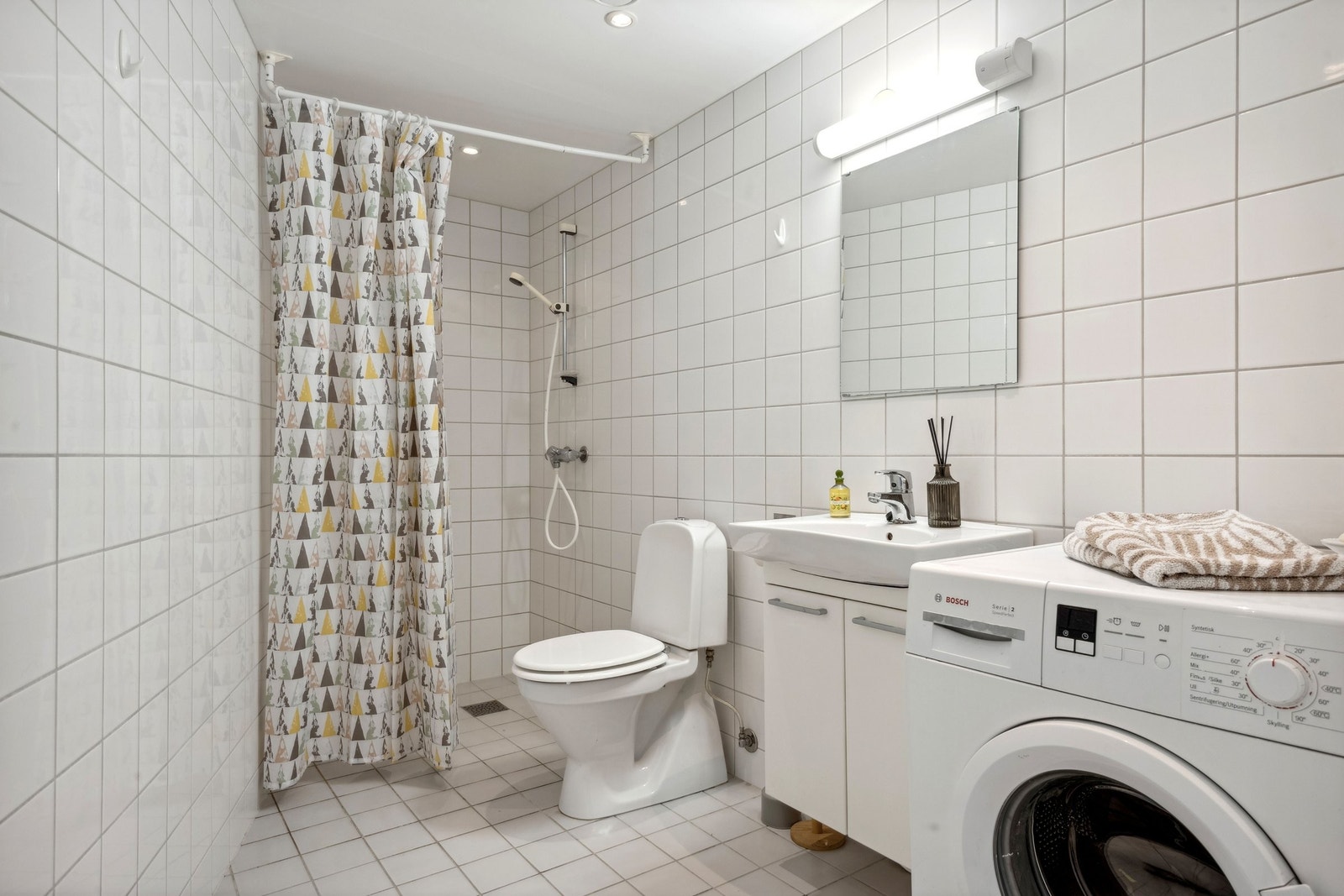 Badet fra 2006 fremstår moderne i lyse farger Galleribilde