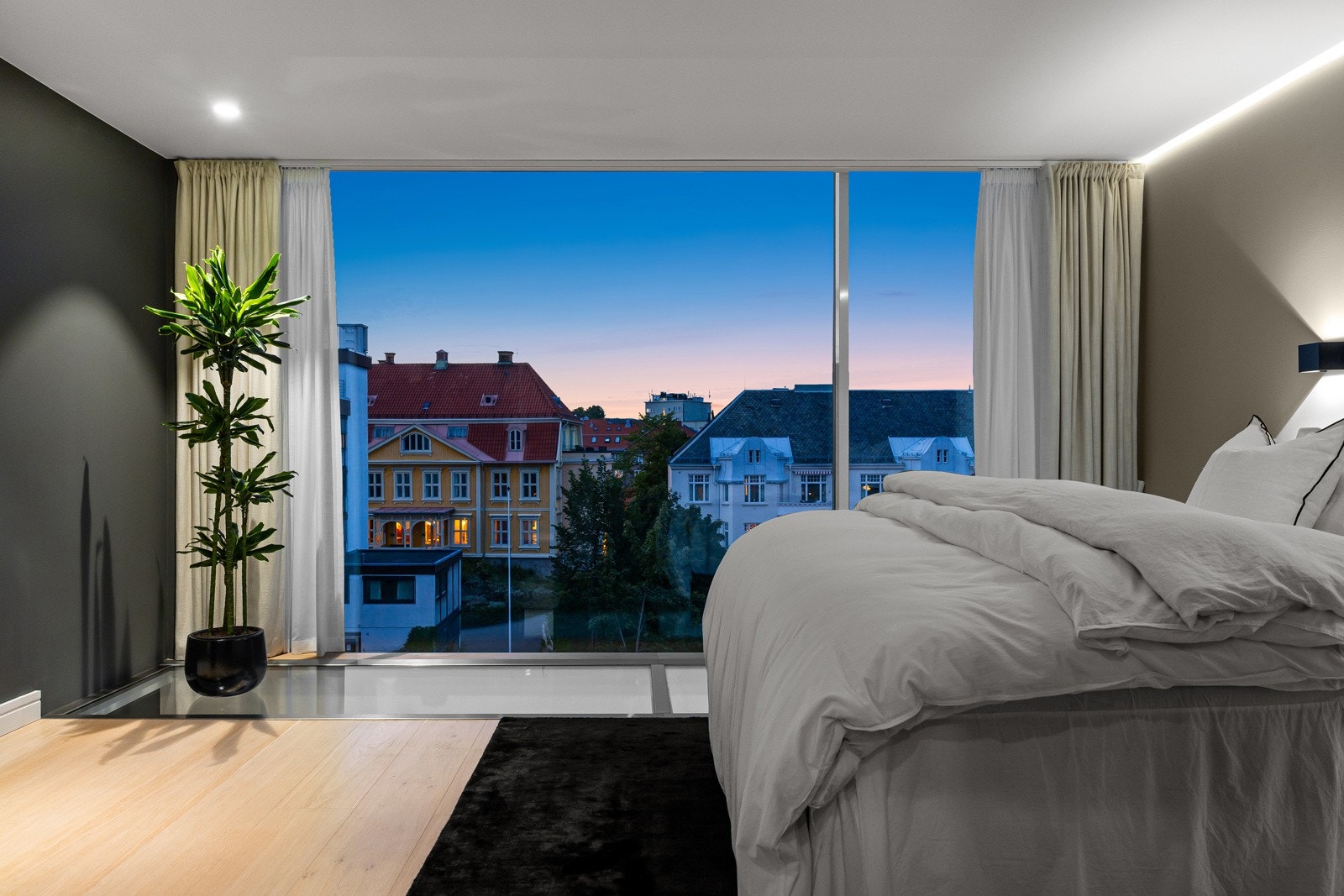 Nydelig utsikt og god plass til ønsket møblement. Galleribilde