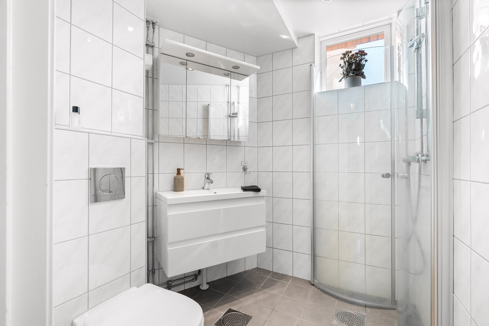 Pent flislagt bad pusset opp i 2011/12 i regi av borettslaget. Galleribilde