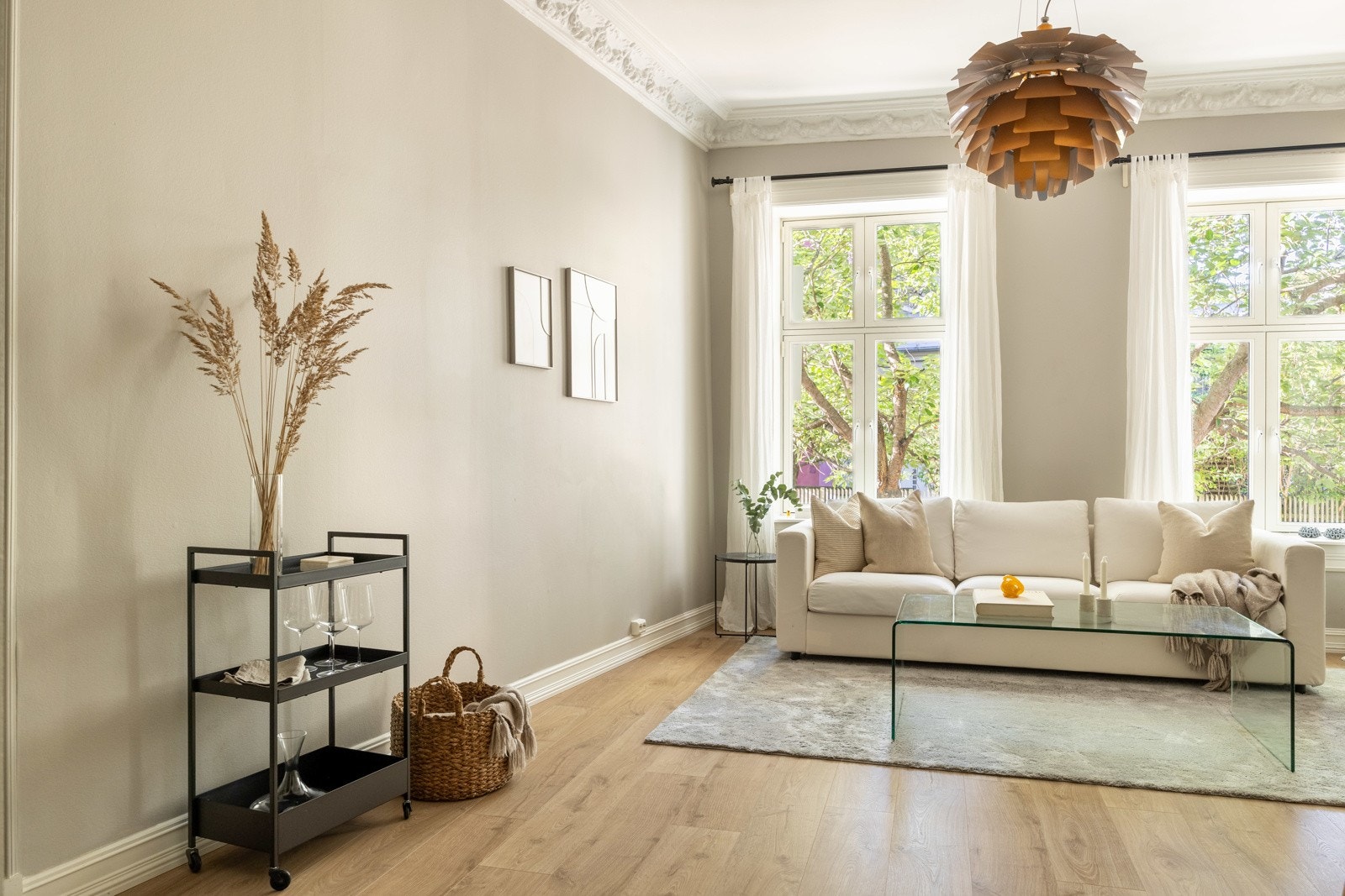 Leilighetens planløsning byr på store rom med gode innredningsmuligheter og sosiale soner. Galleribilde