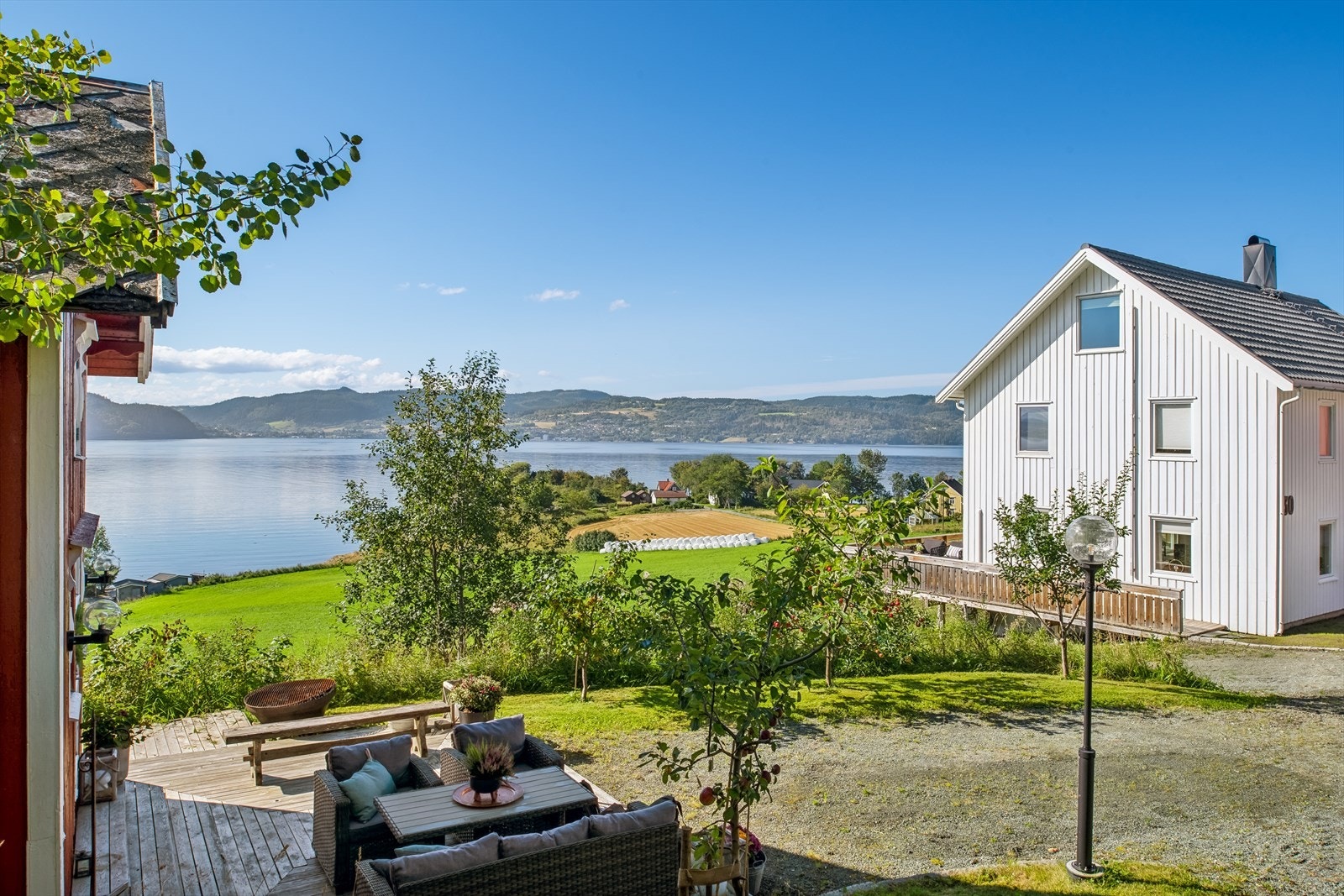 Huset nyter godt av en utrolig god utsikt. Galleribilde